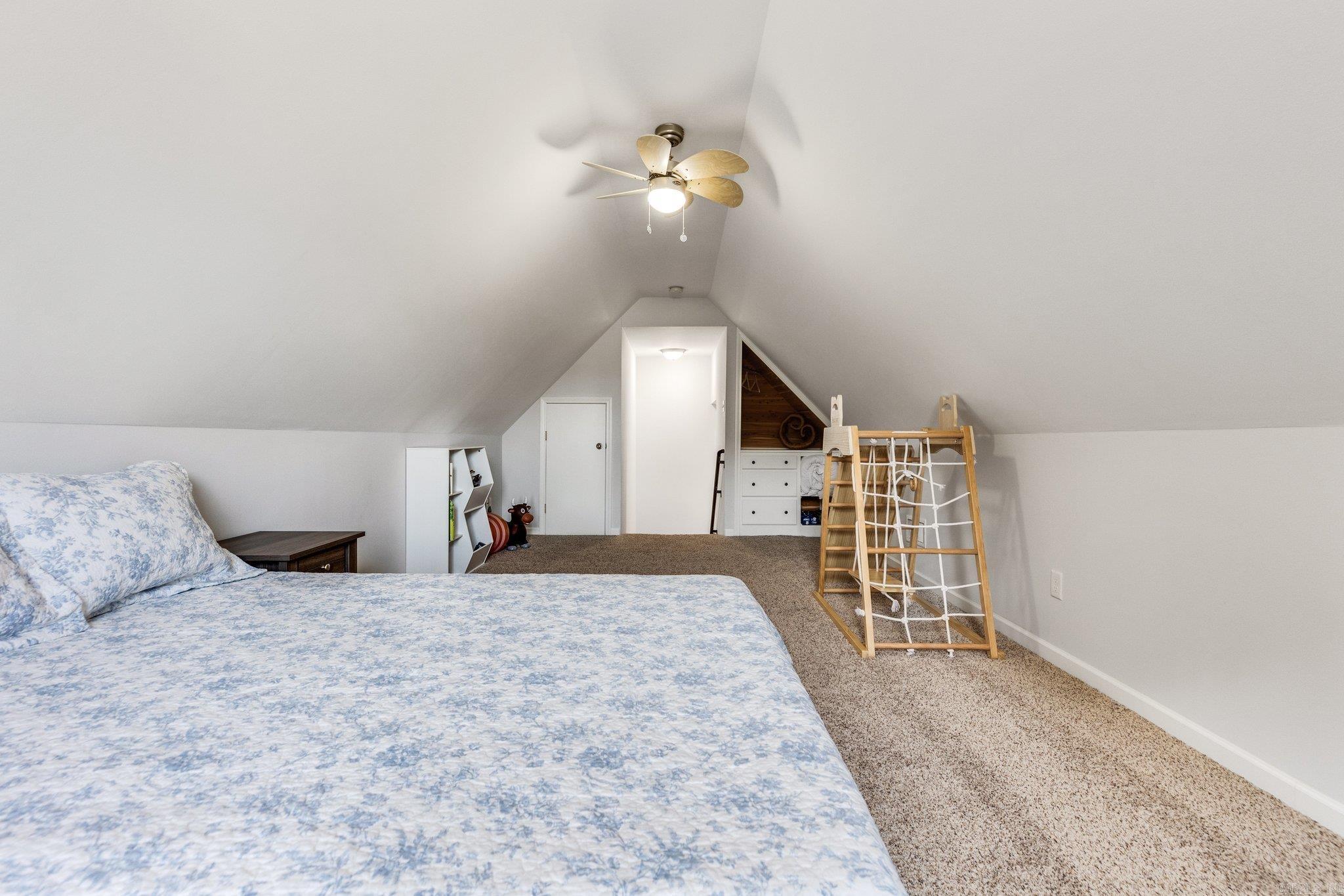 1079 Mountain Side Cove