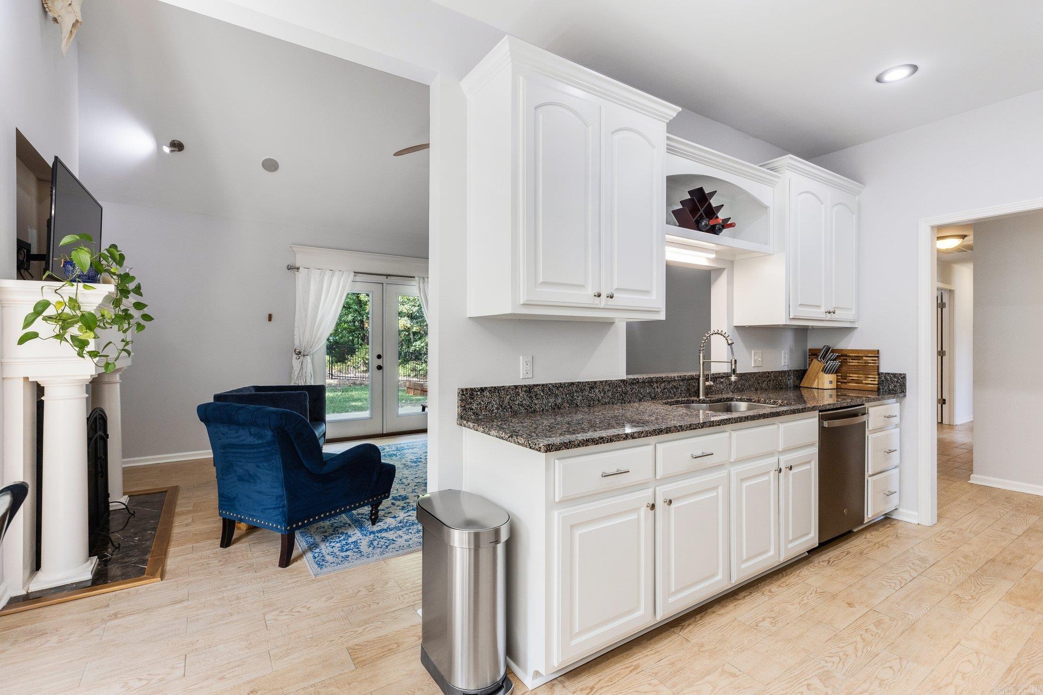 1079 Mountain Side Cove