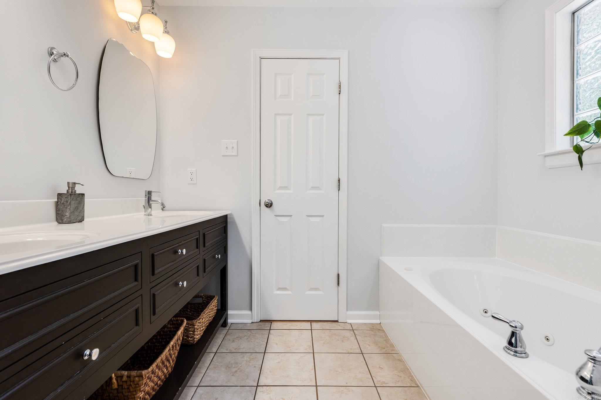 1079 Mountain Side Cove