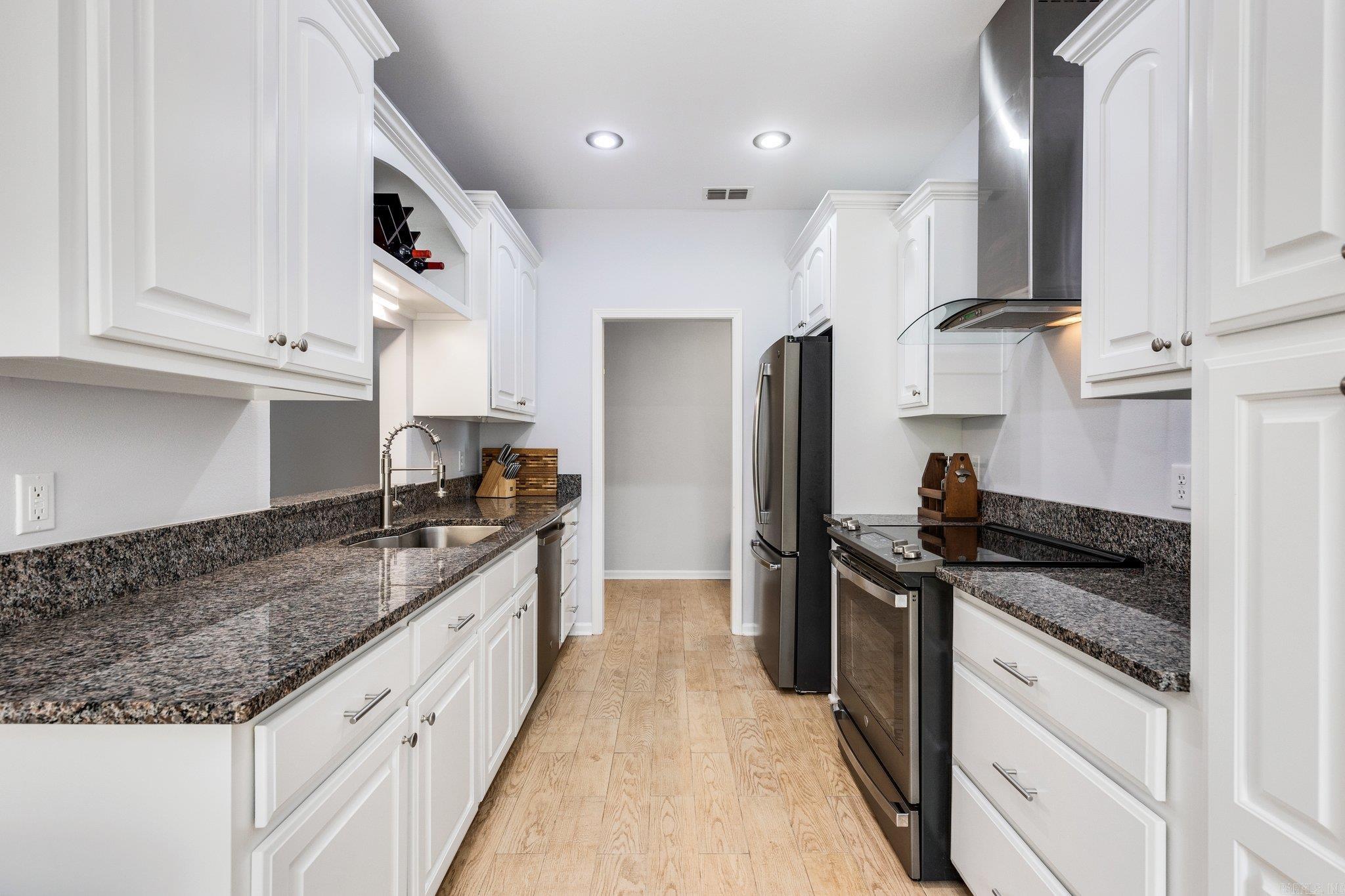 1079 Mountain Side Cove