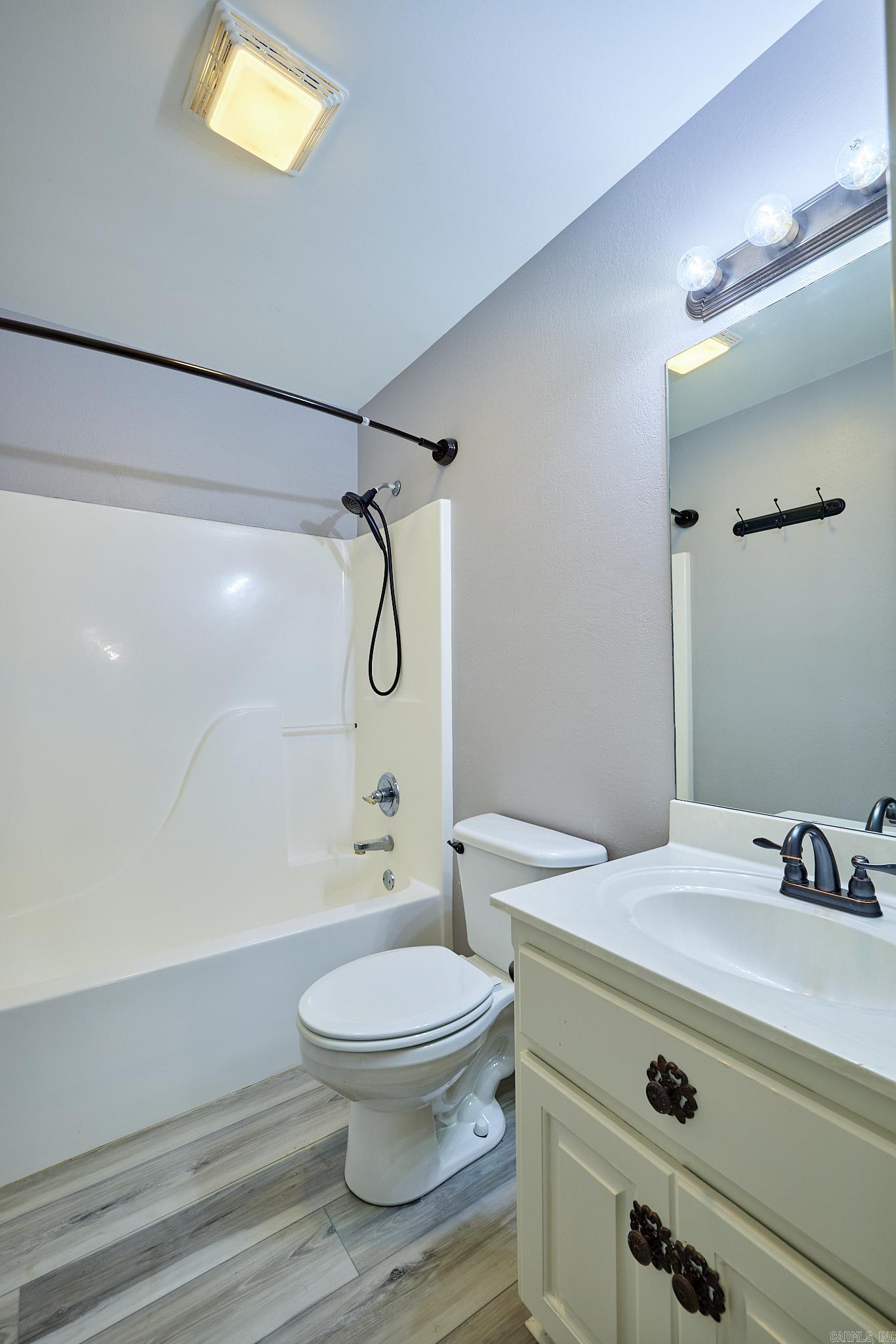 135 Apple Blossom Loop