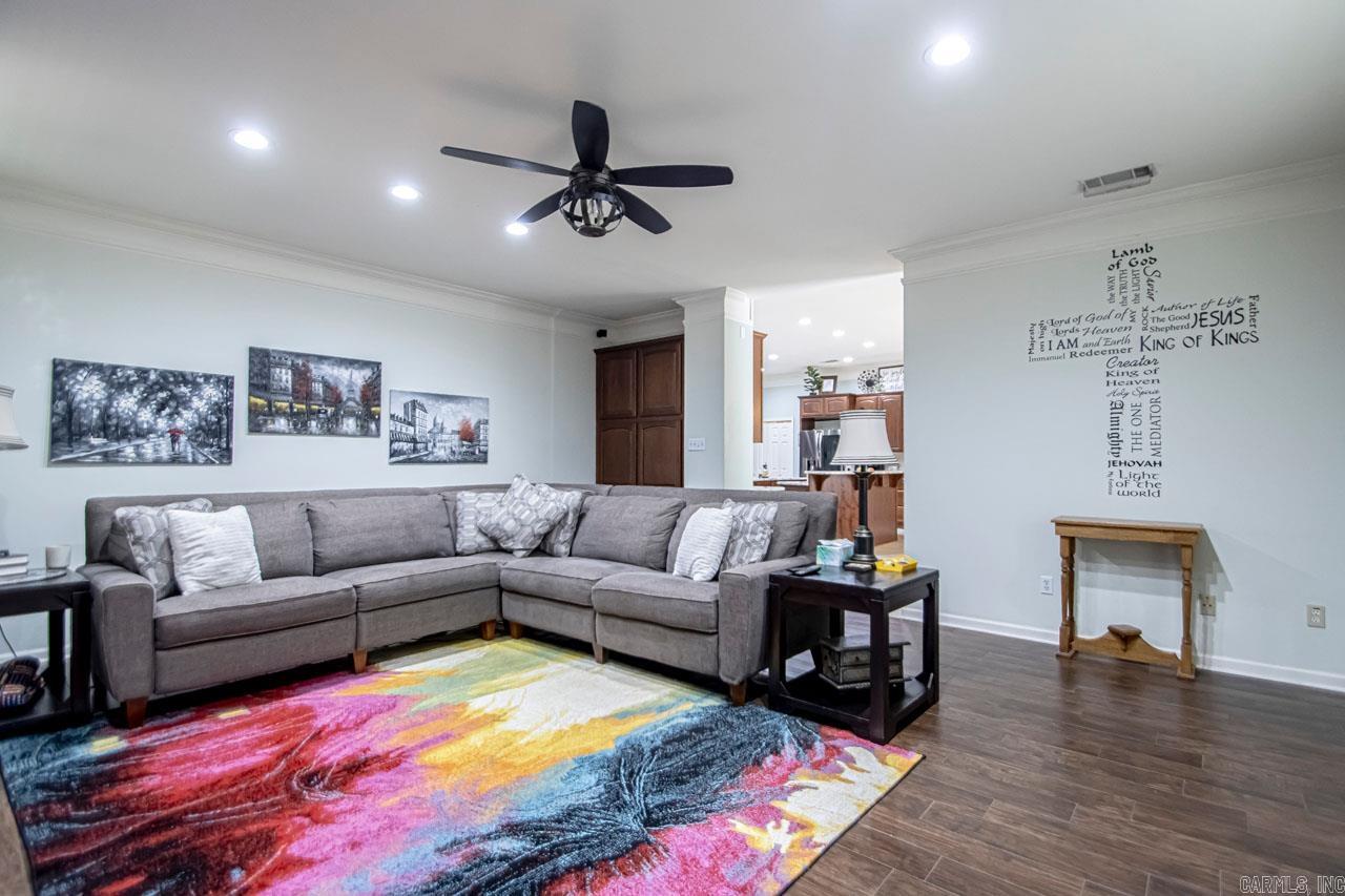 6816 Kensington Drive