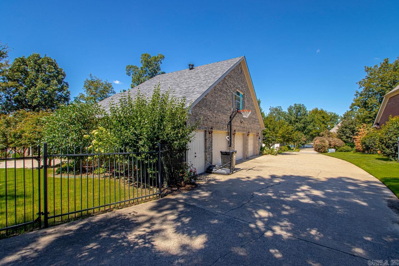 6816 Kensington Drive