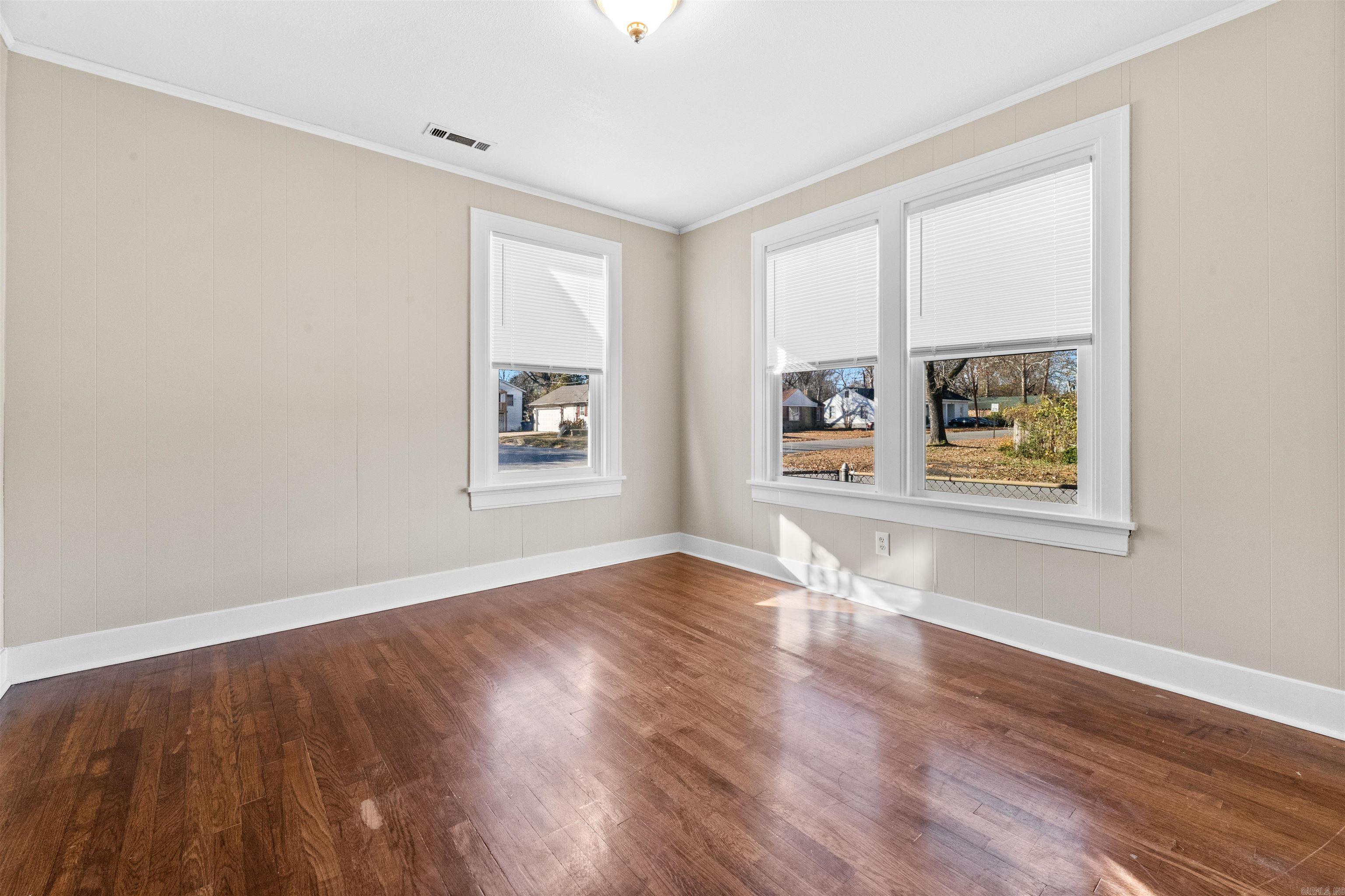 1423 W Short 17th