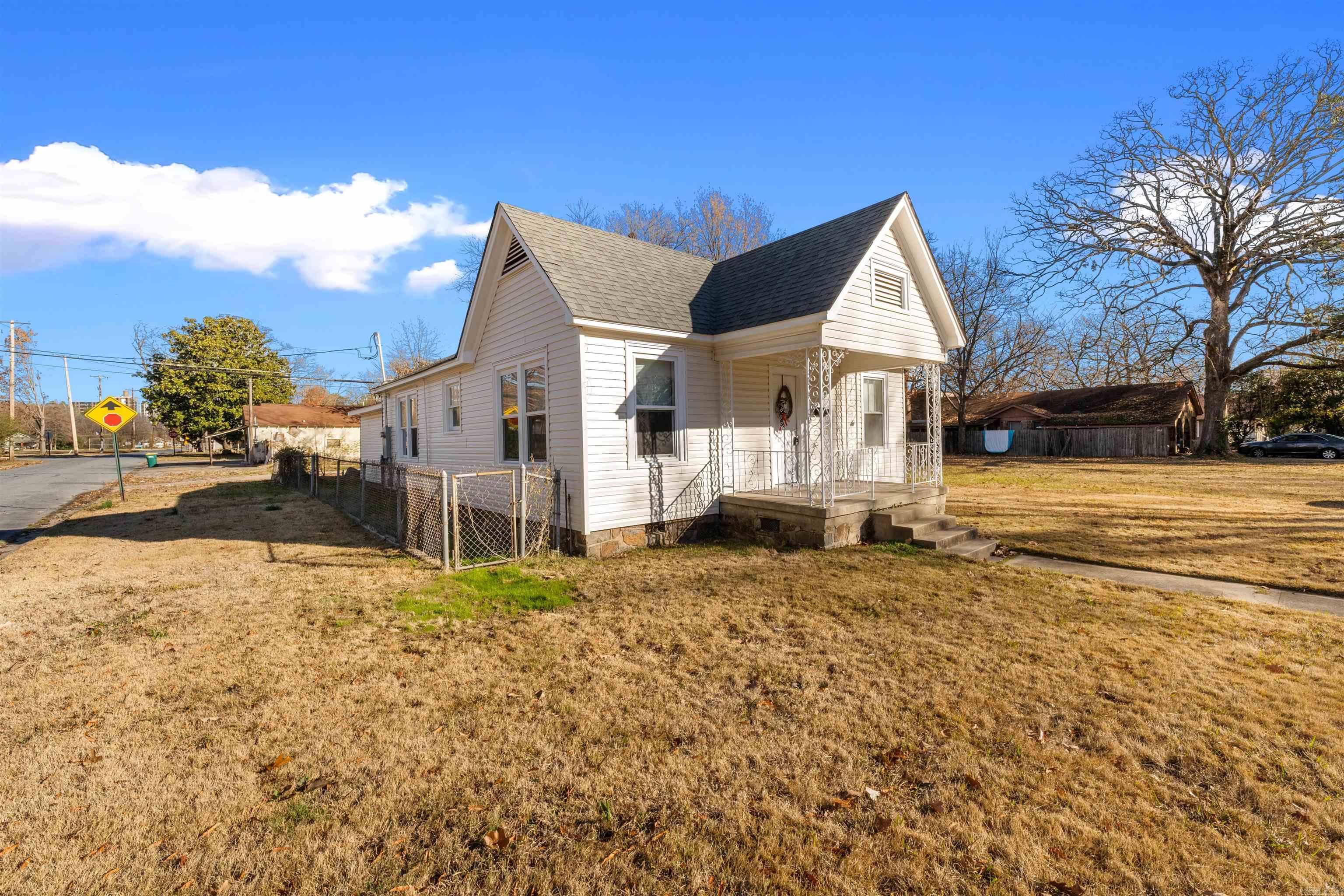 1423 W Short 17th