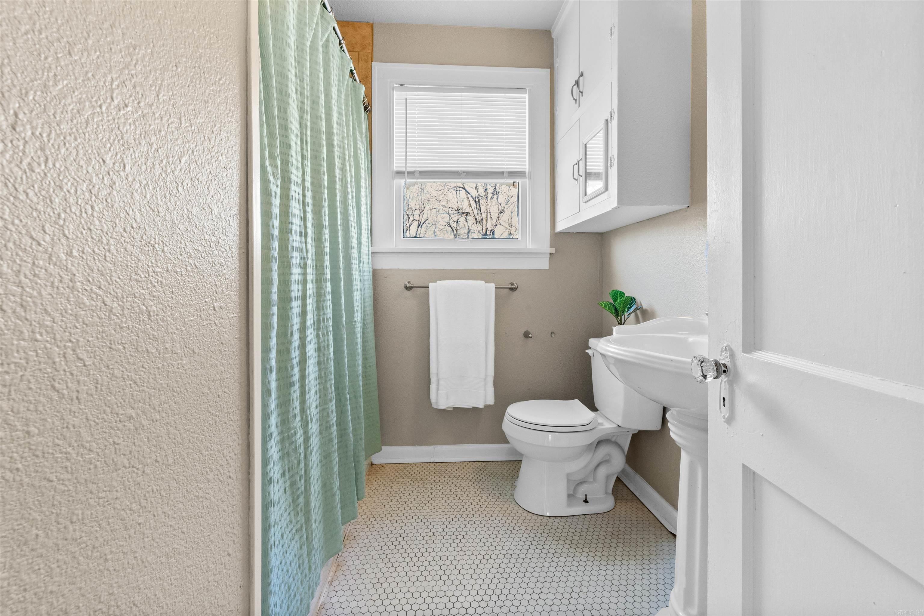 1423 W Short 17th