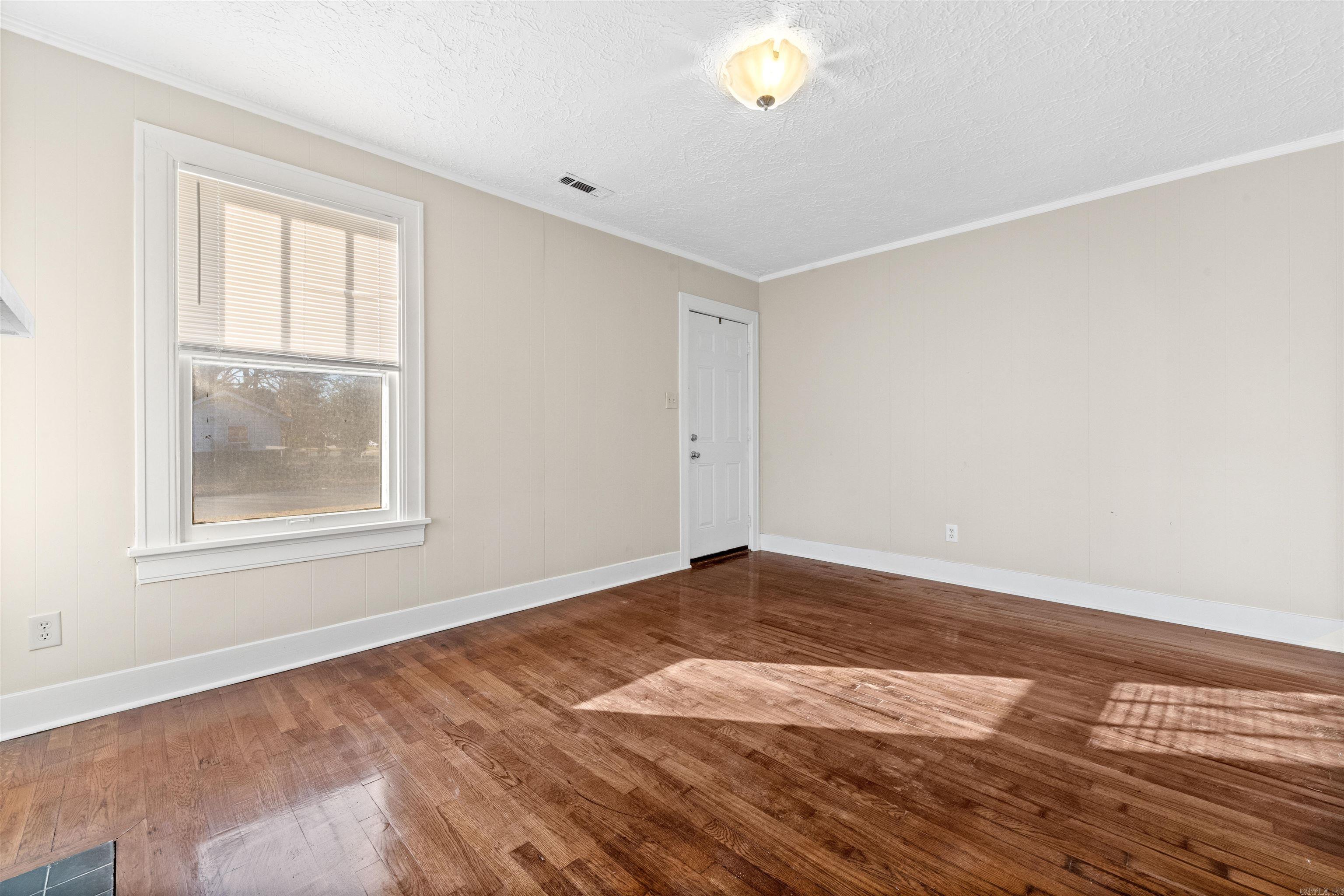 1423 W Short 17th