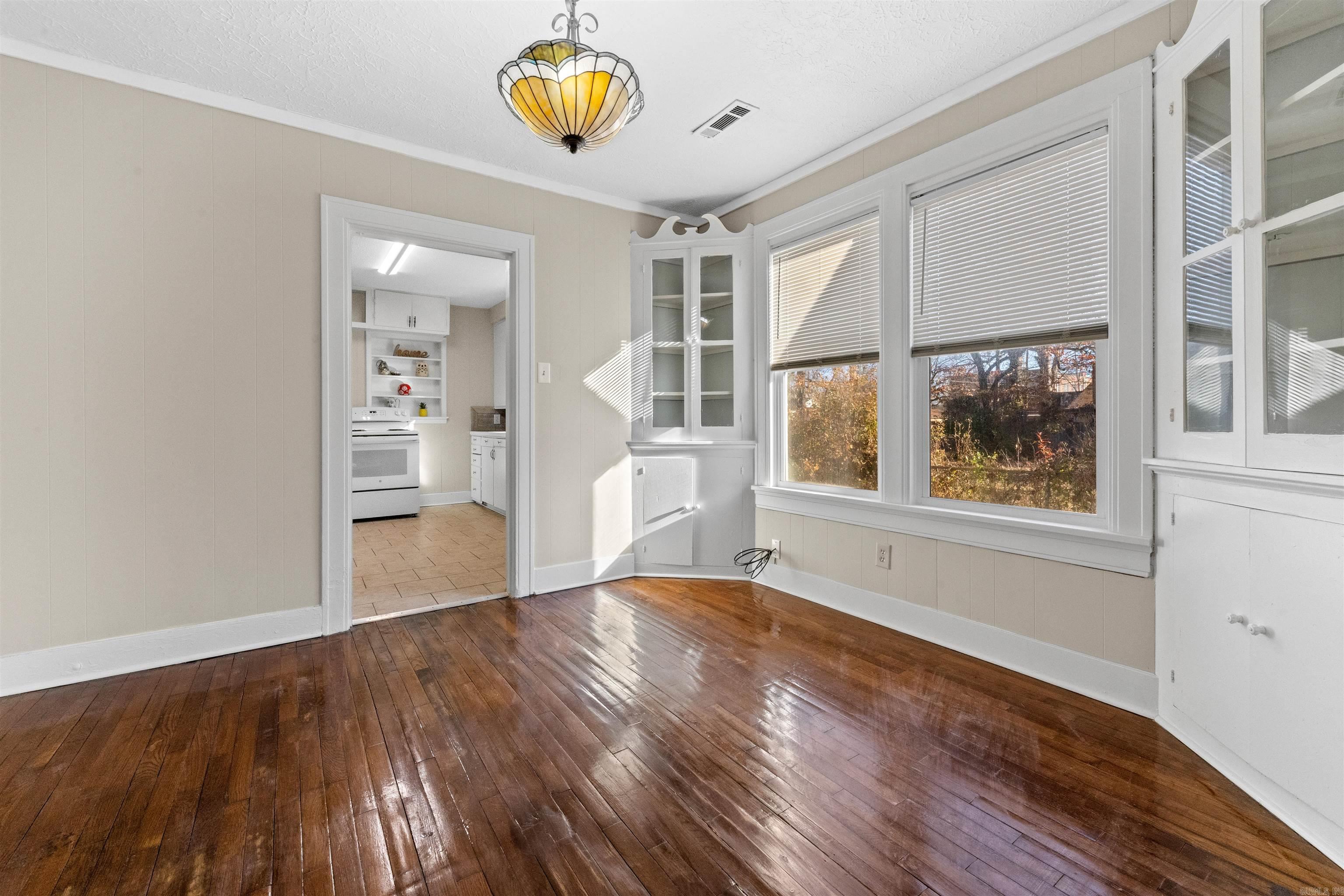 1423 W Short 17th