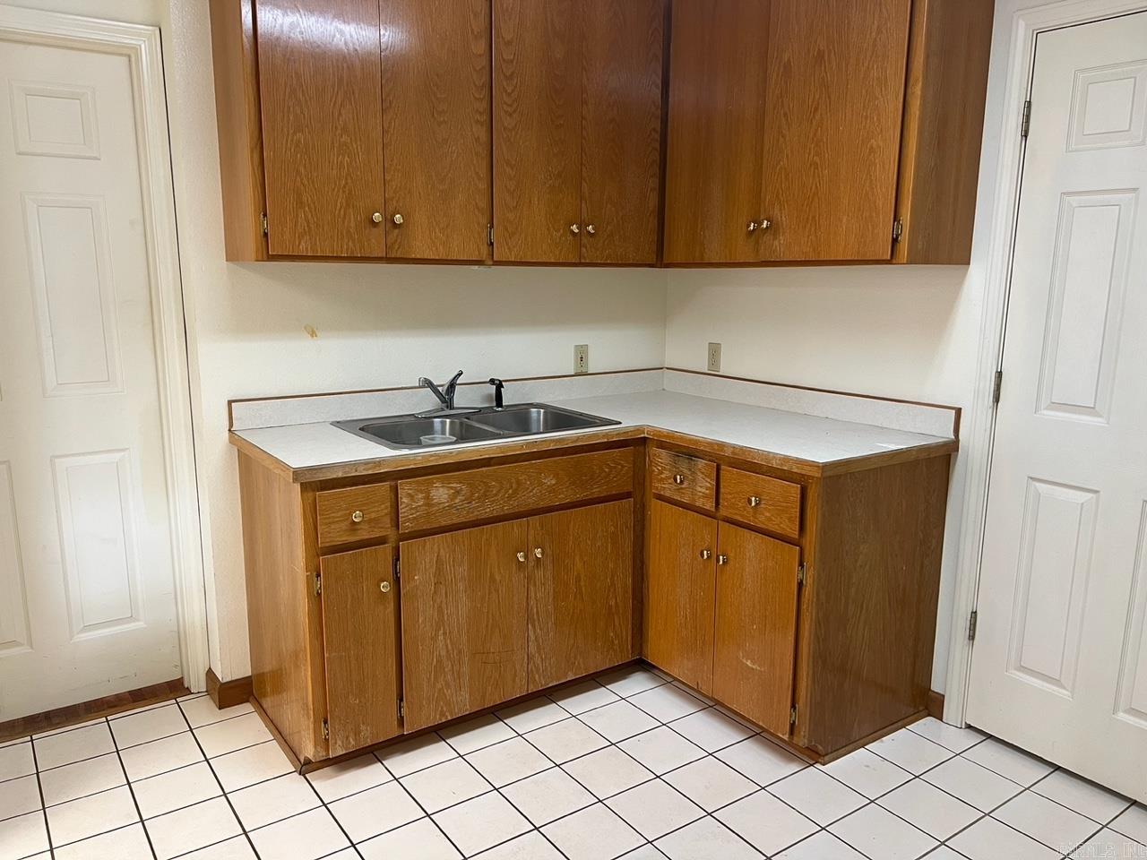 1978 S Vineyard Hill Road