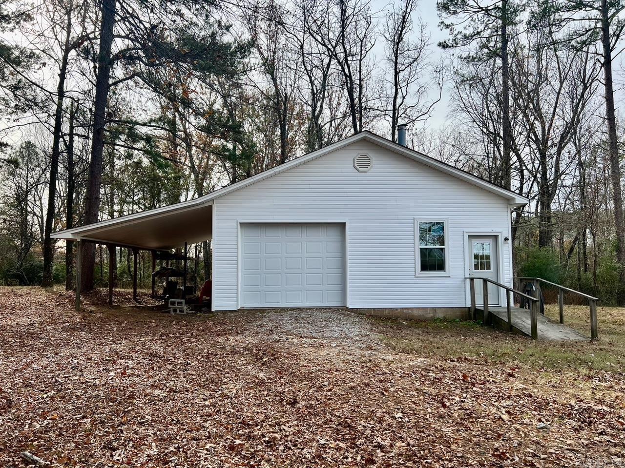 1978 S Vineyard Hill Road