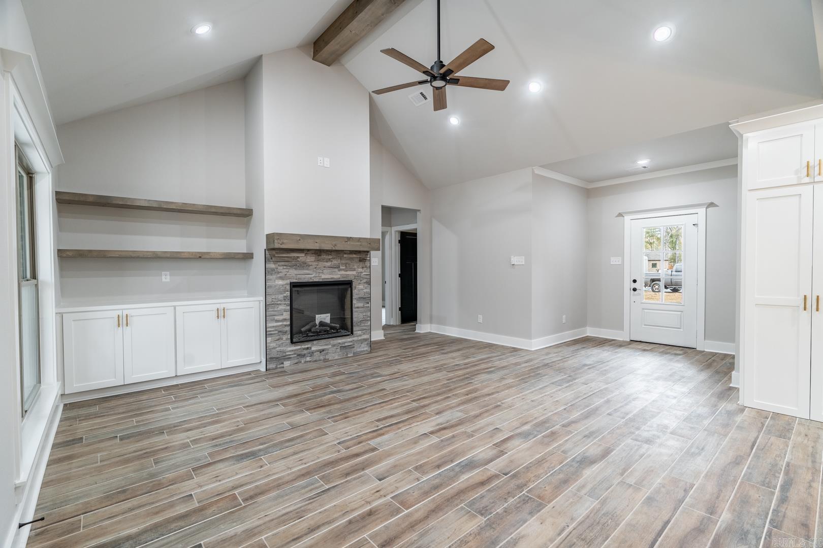 207 Heather Loop