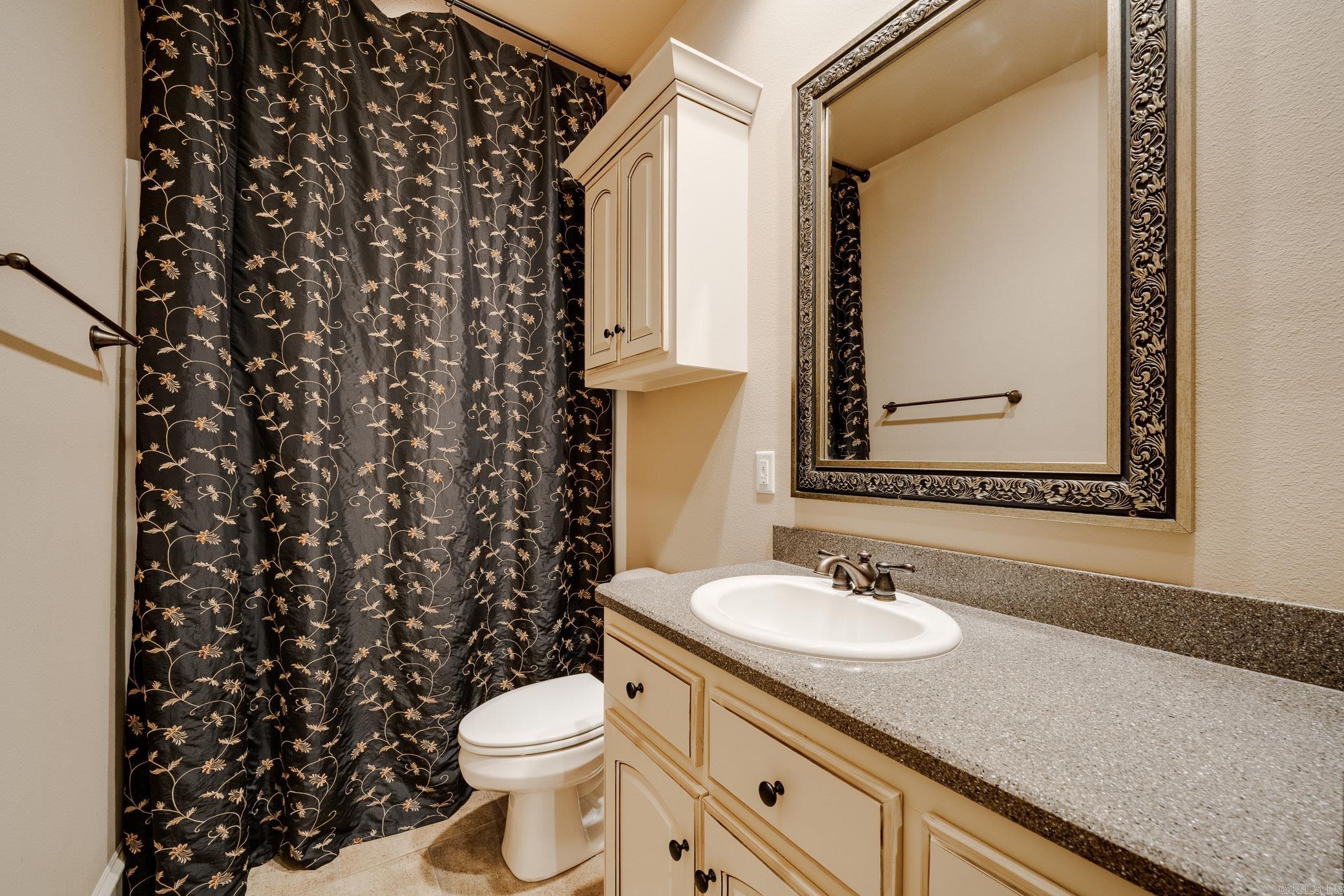 945 Chapel Hill Drive