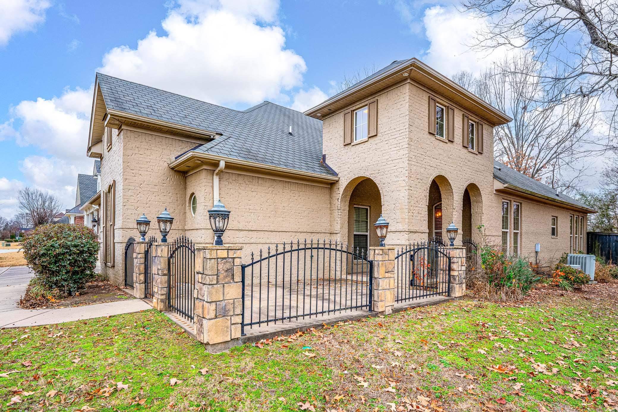 945 Chapel Hill Drive