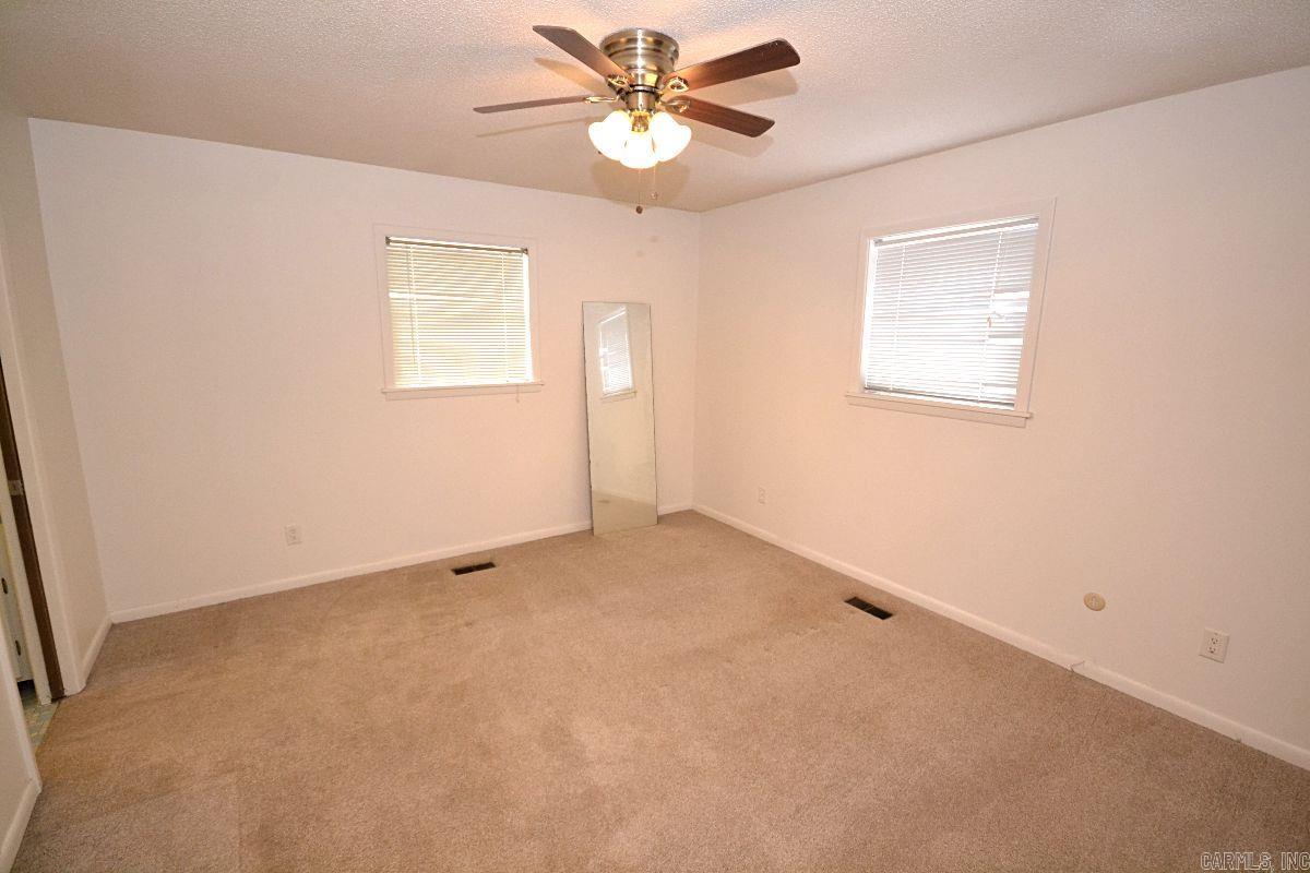 5701 N Locust