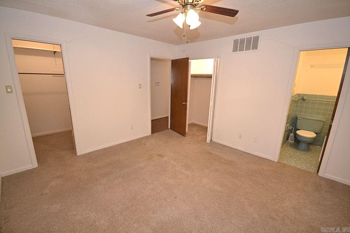 5701 N Locust