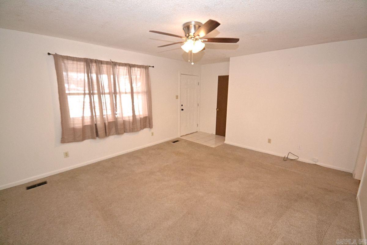 5701 N Locust