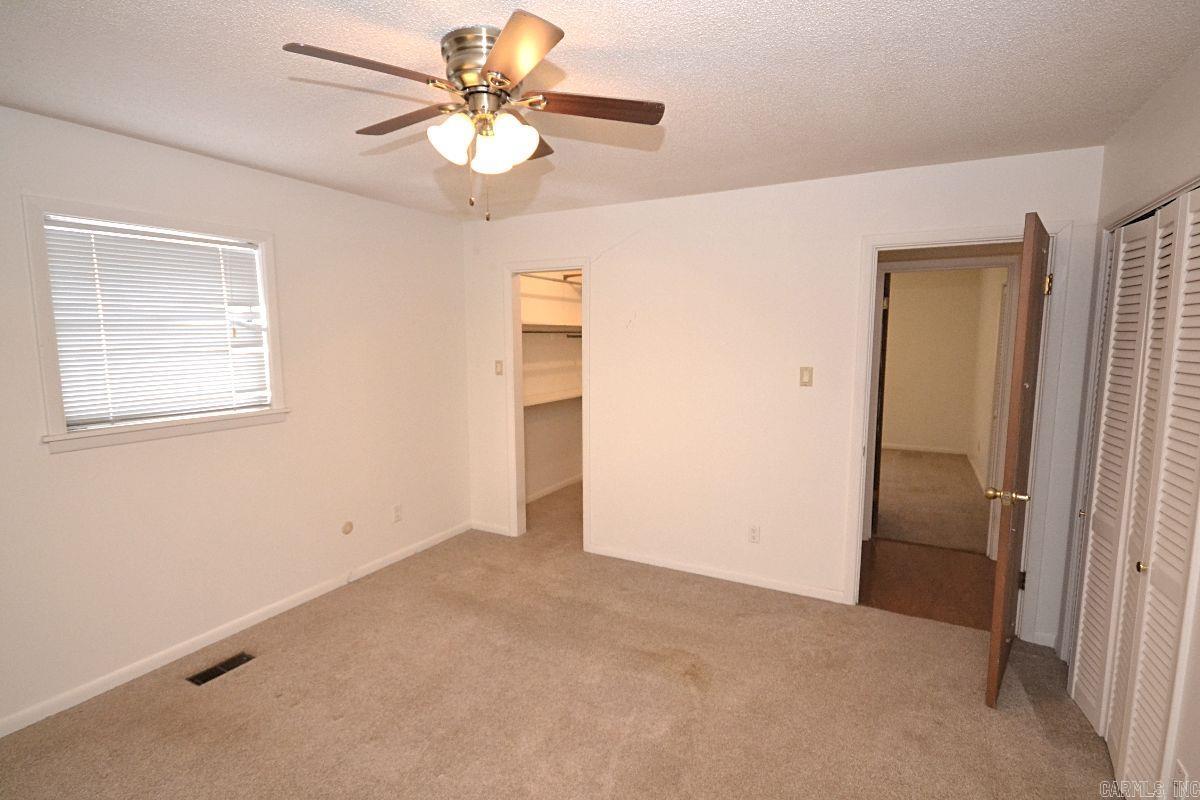 5701 N Locust