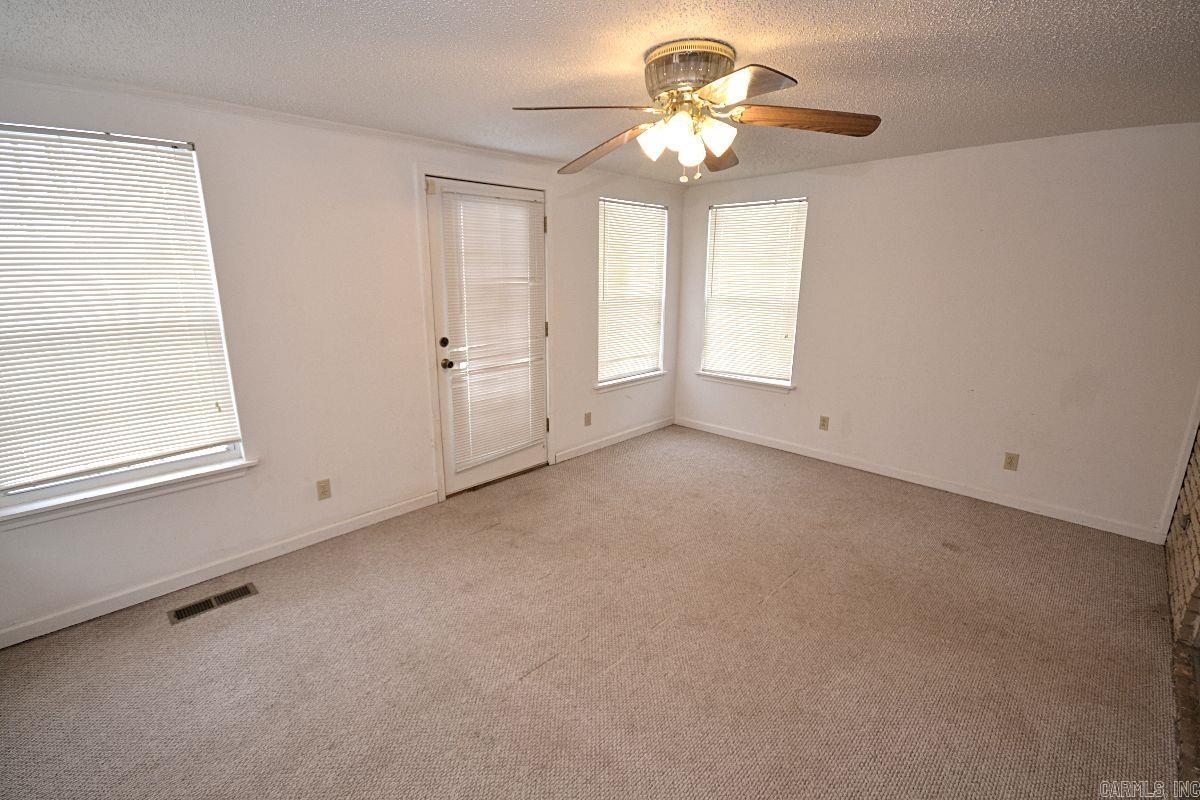 5701 N Locust