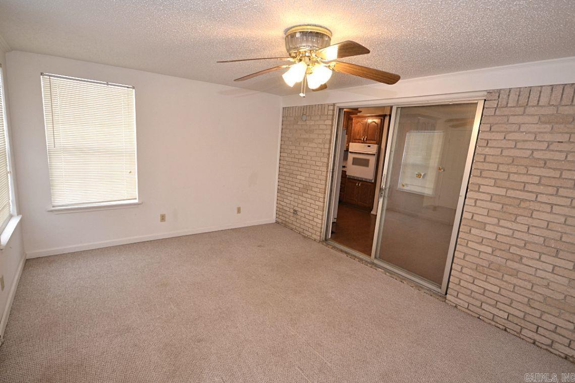 5701 N Locust
