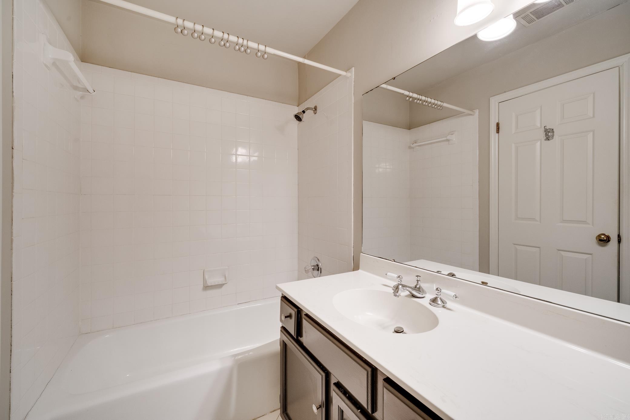 2200 Andover #902 Court Unit: 902