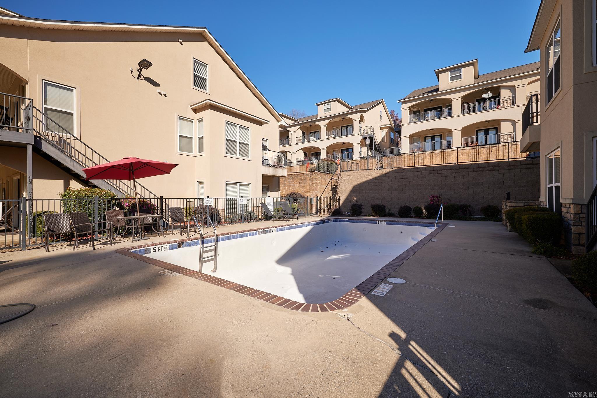 410 Halteria Ln Unit: B