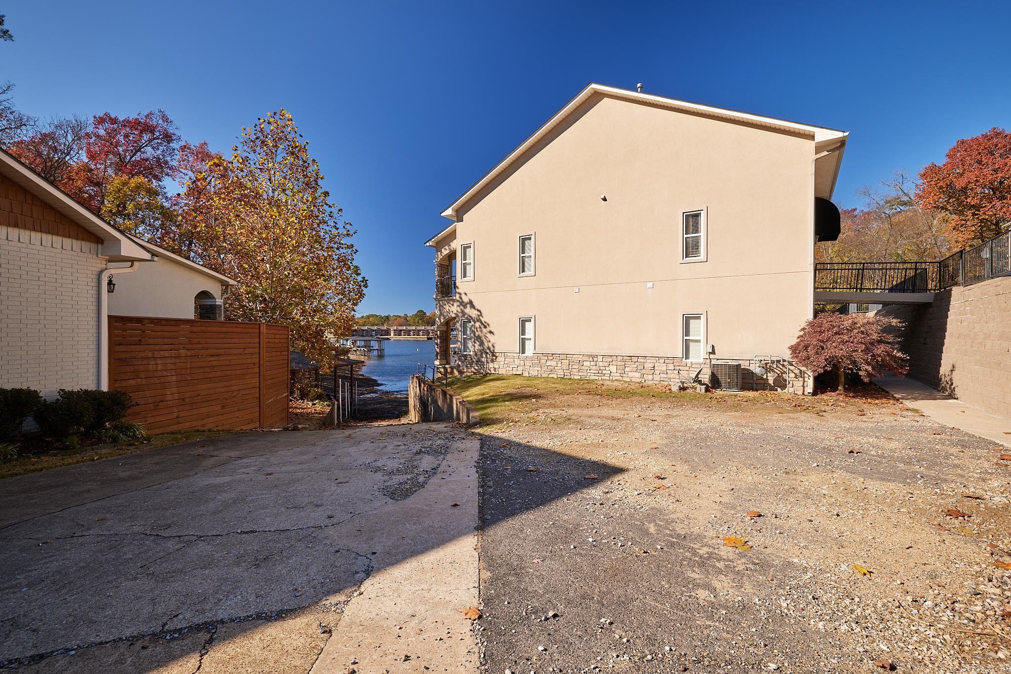 410 Halteria Ln Unit: B