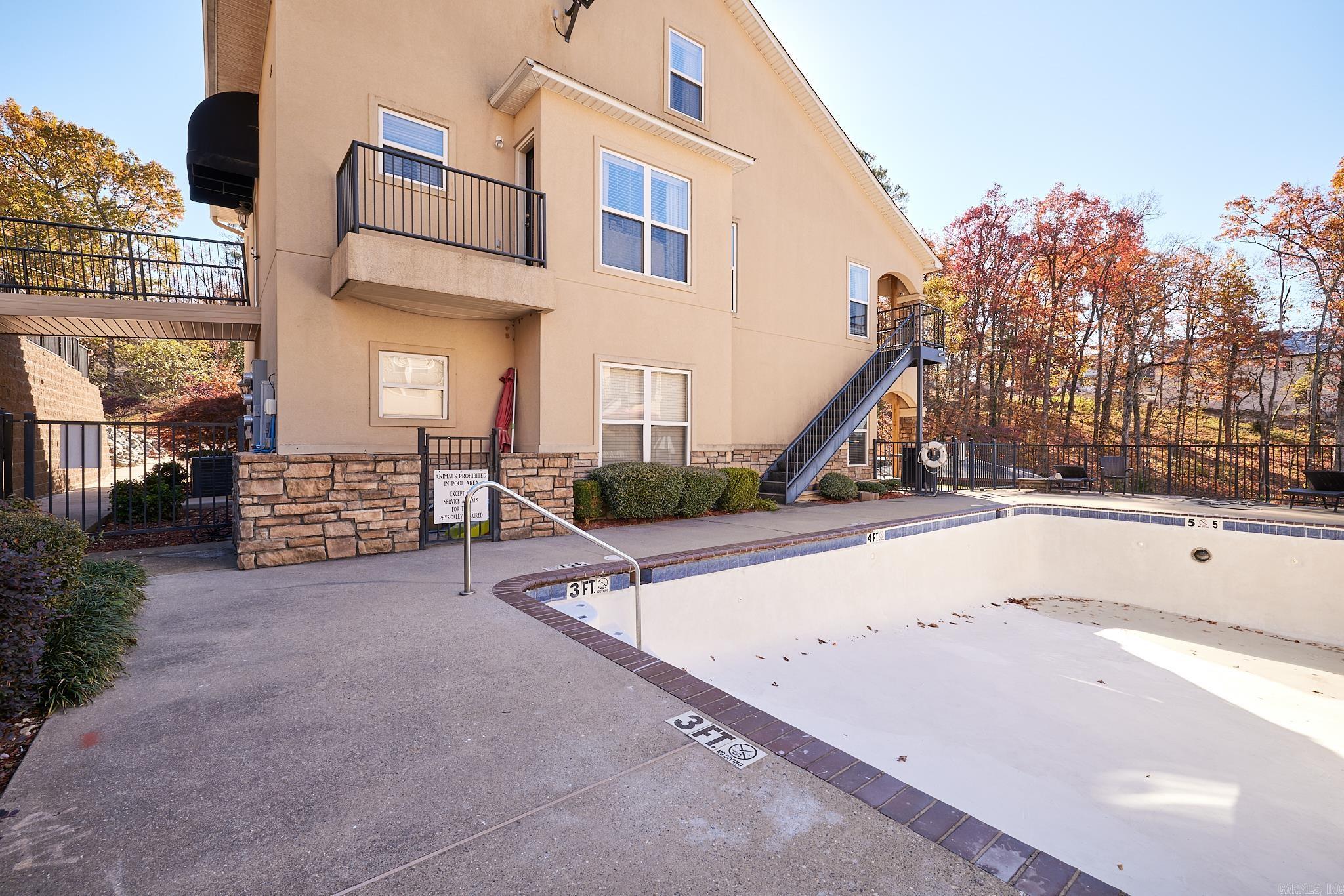 410 Halteria Ln Unit: B