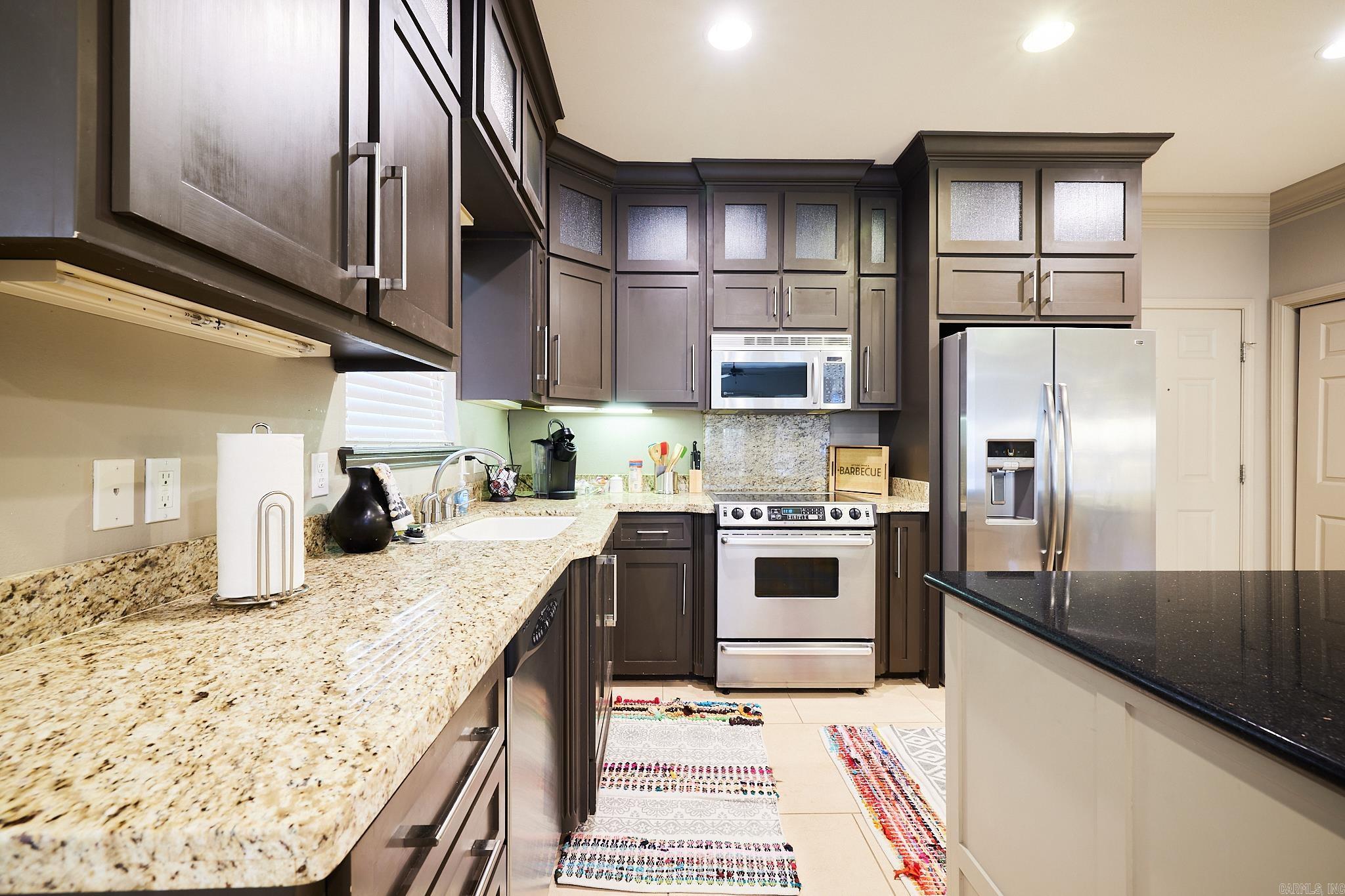 410 Halteria Ln Unit: B