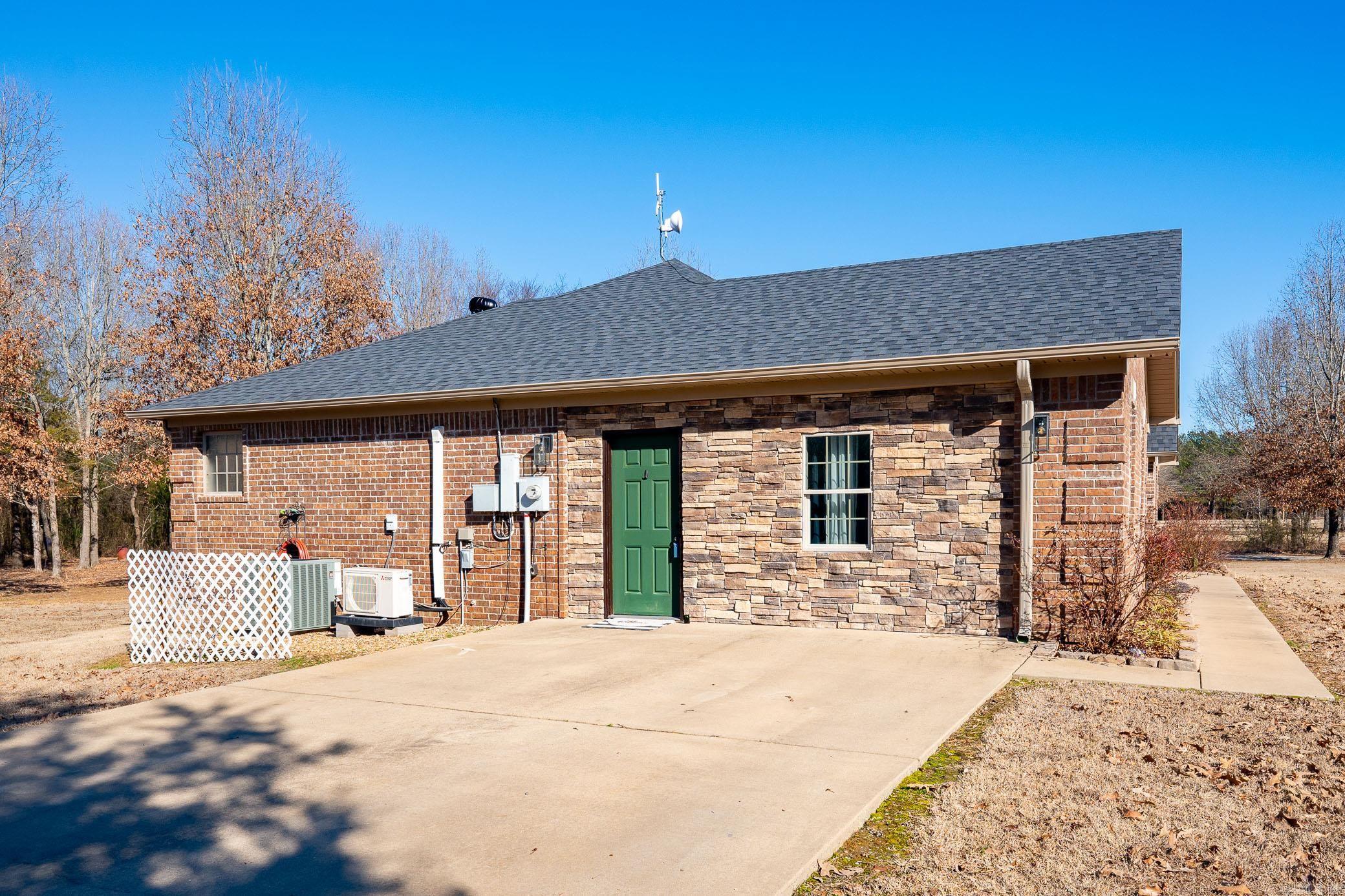 24 Arnoldsburg Road