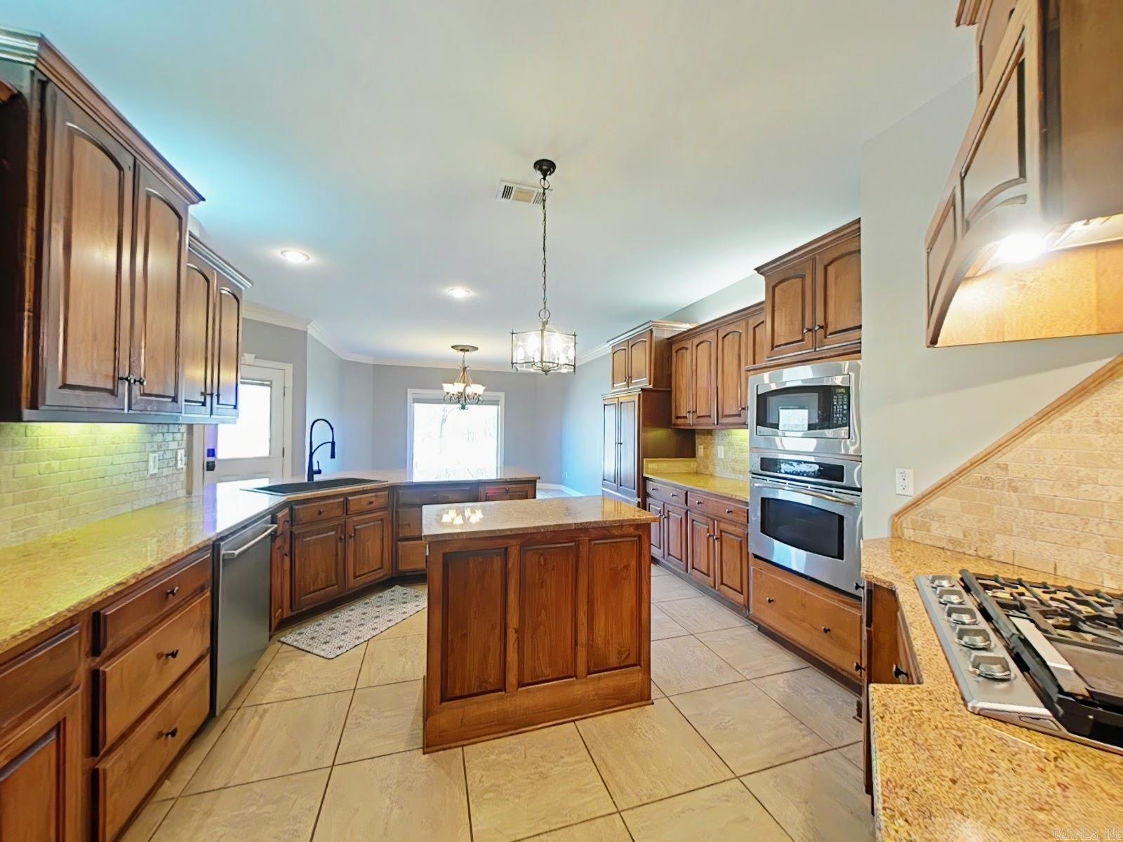 2360 Lakewood Circle