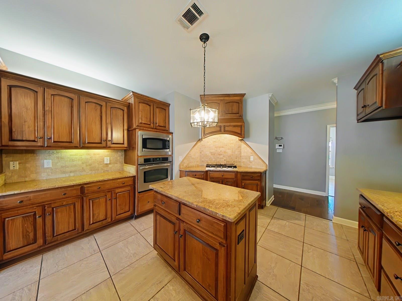 2360 Lakewood Circle