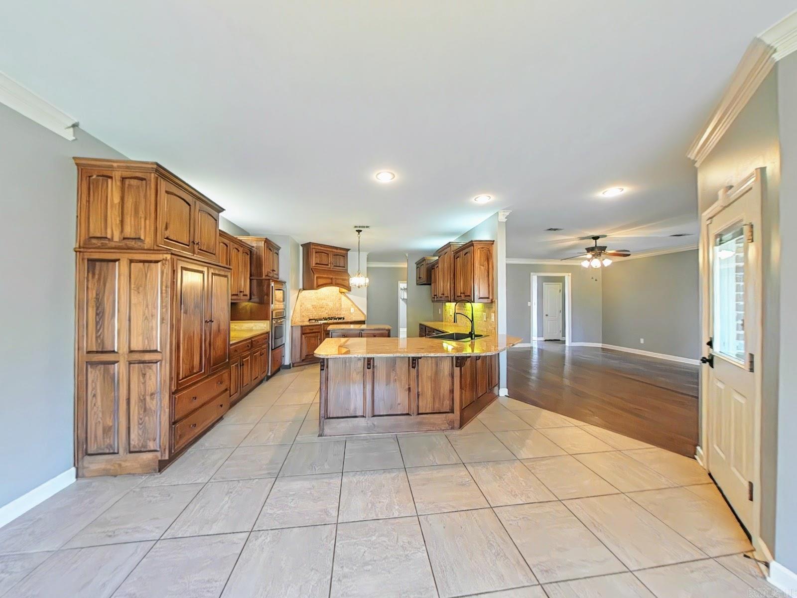2360 Lakewood Circle