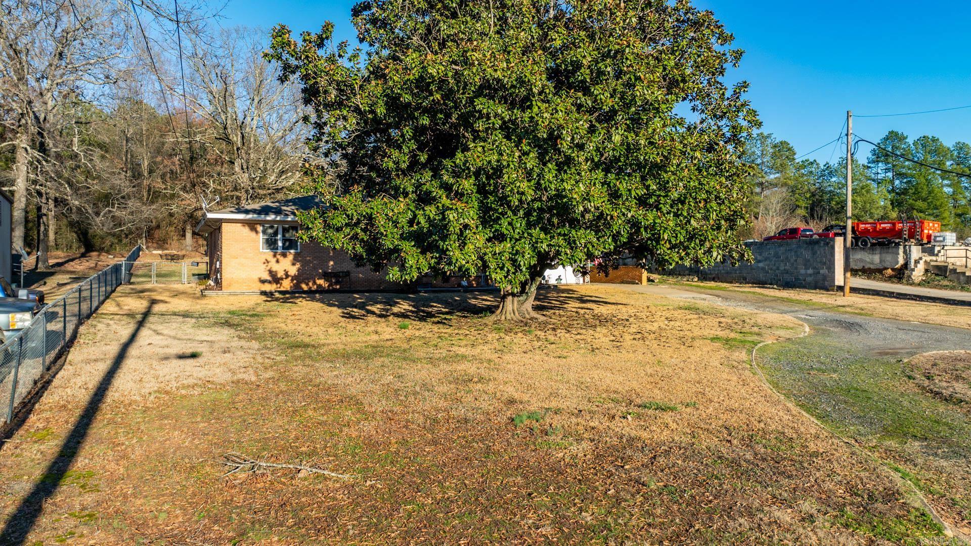 11908 MacArthur Dr