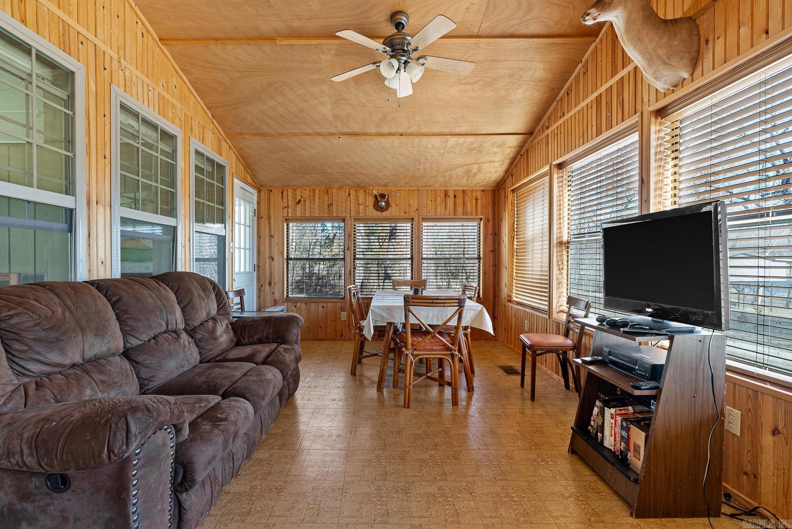 221 Springwood Terrace