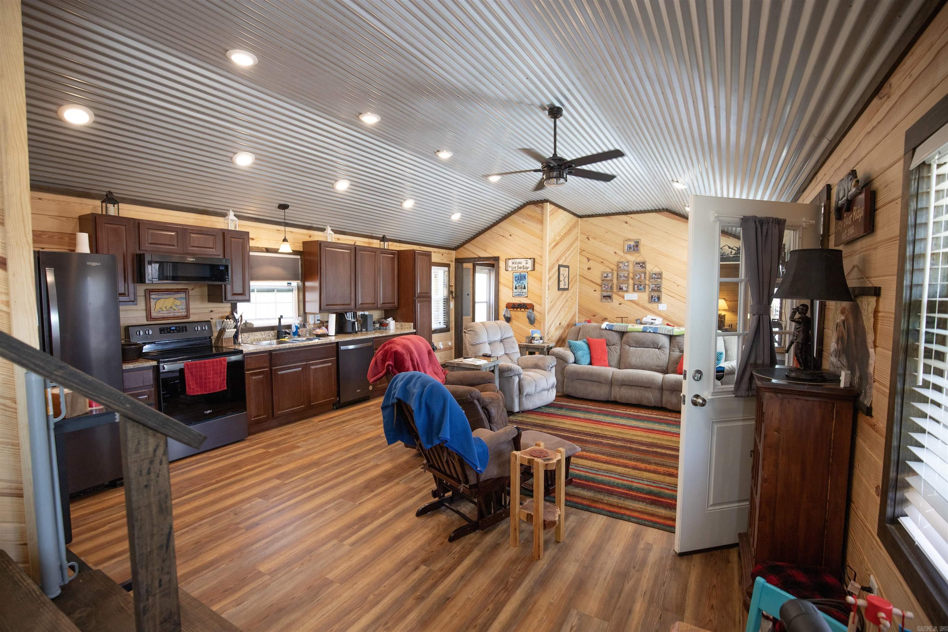 152 Anderson Loop