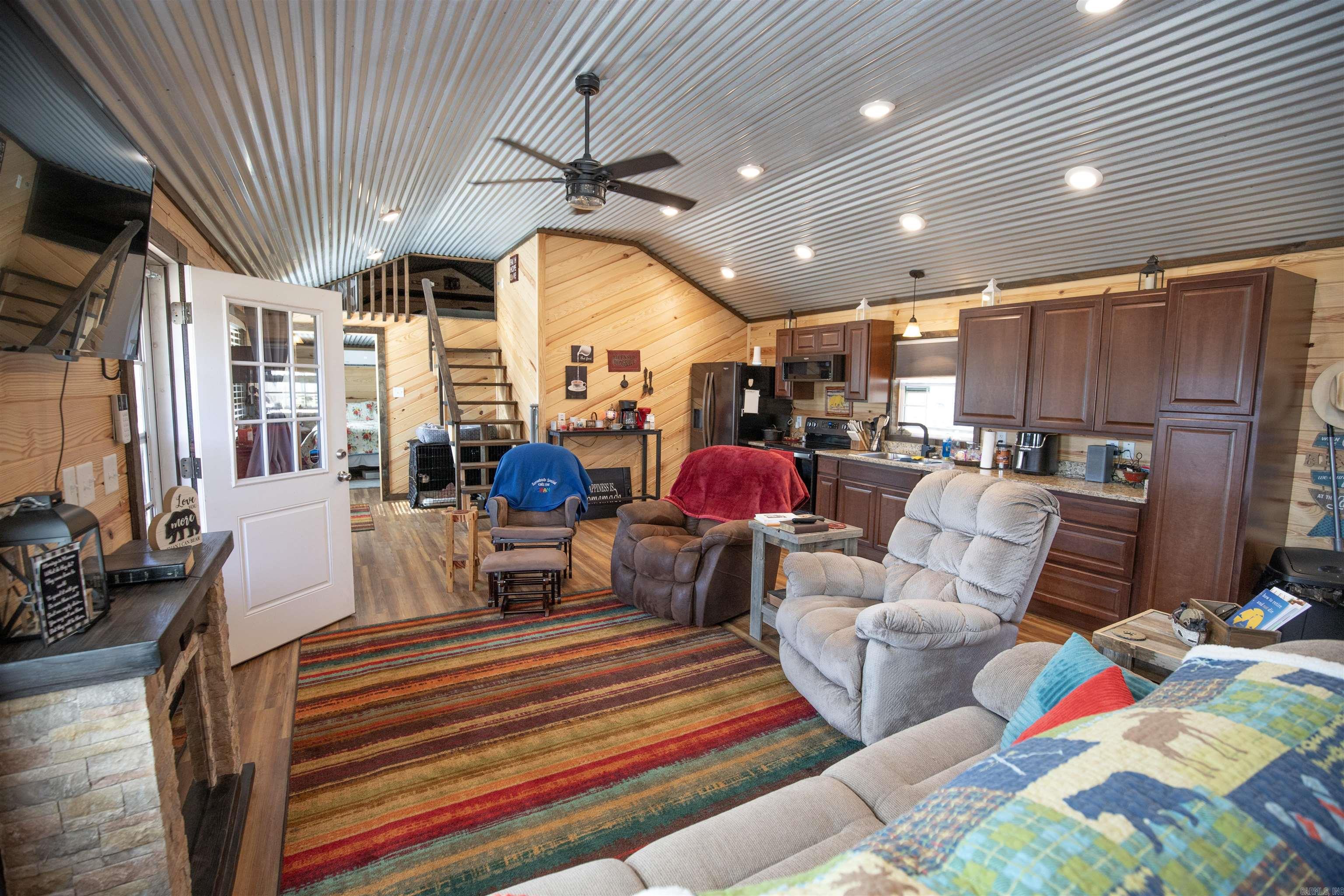 152 Anderson Loop