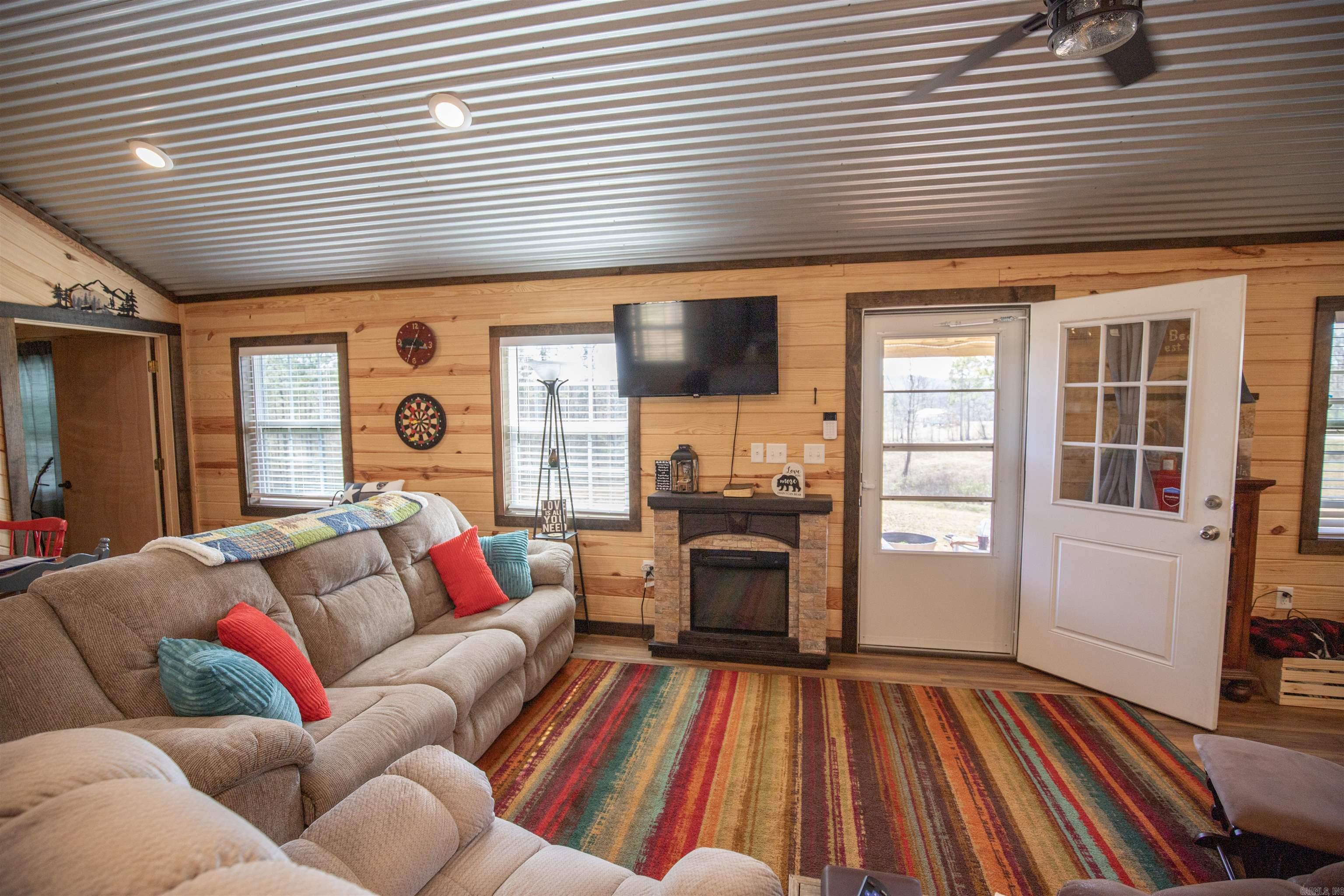 152 Anderson Loop