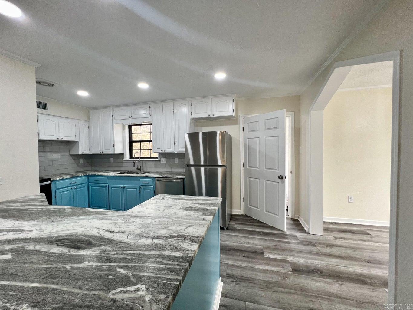 506 W 17TH Street