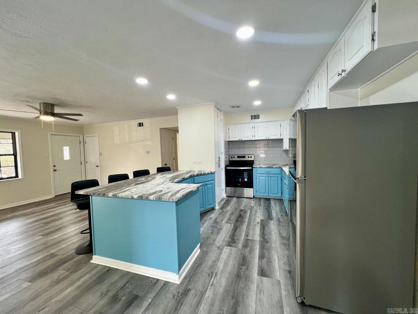 506 W 17TH Street