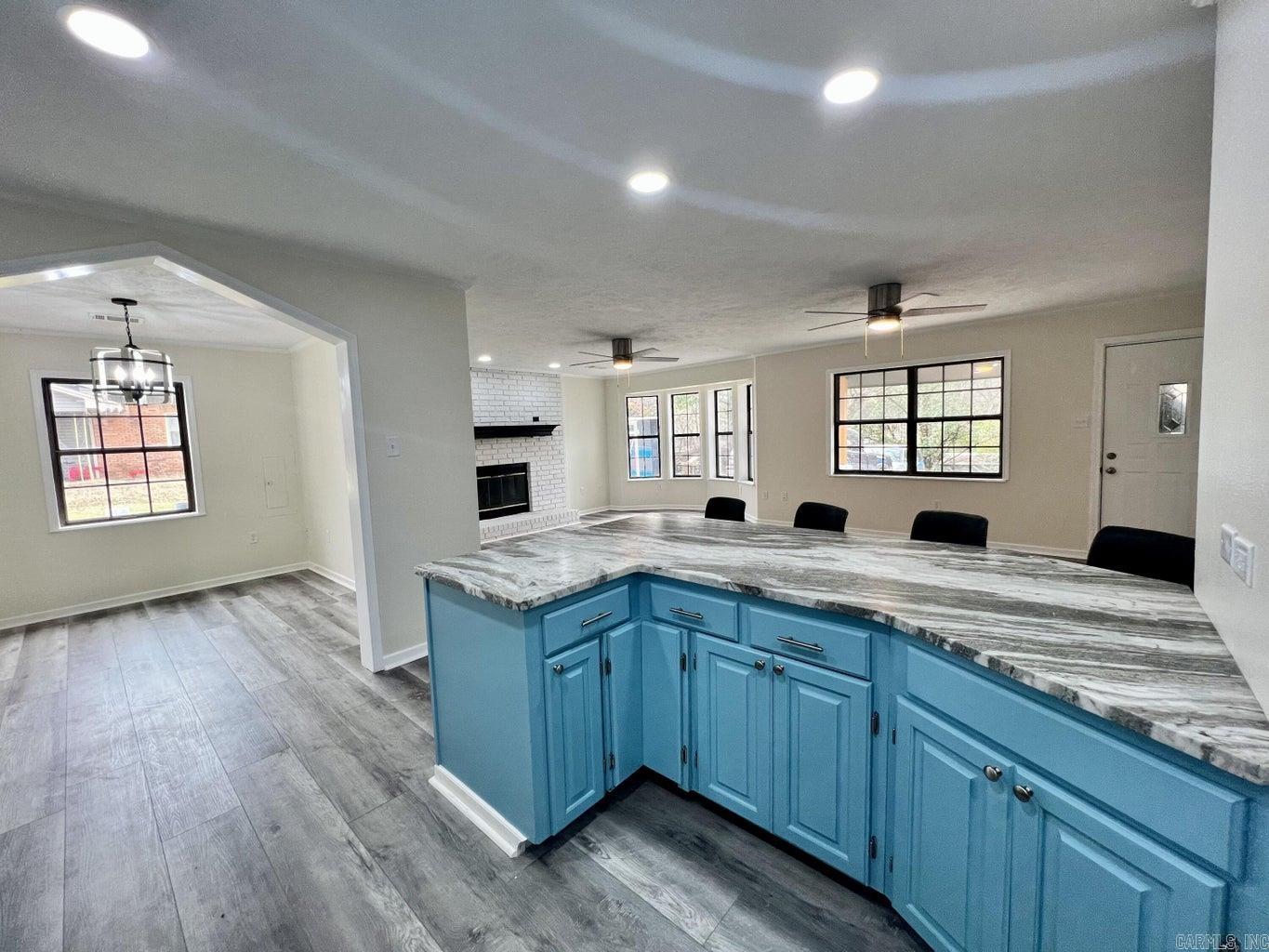 506 W 17TH Street