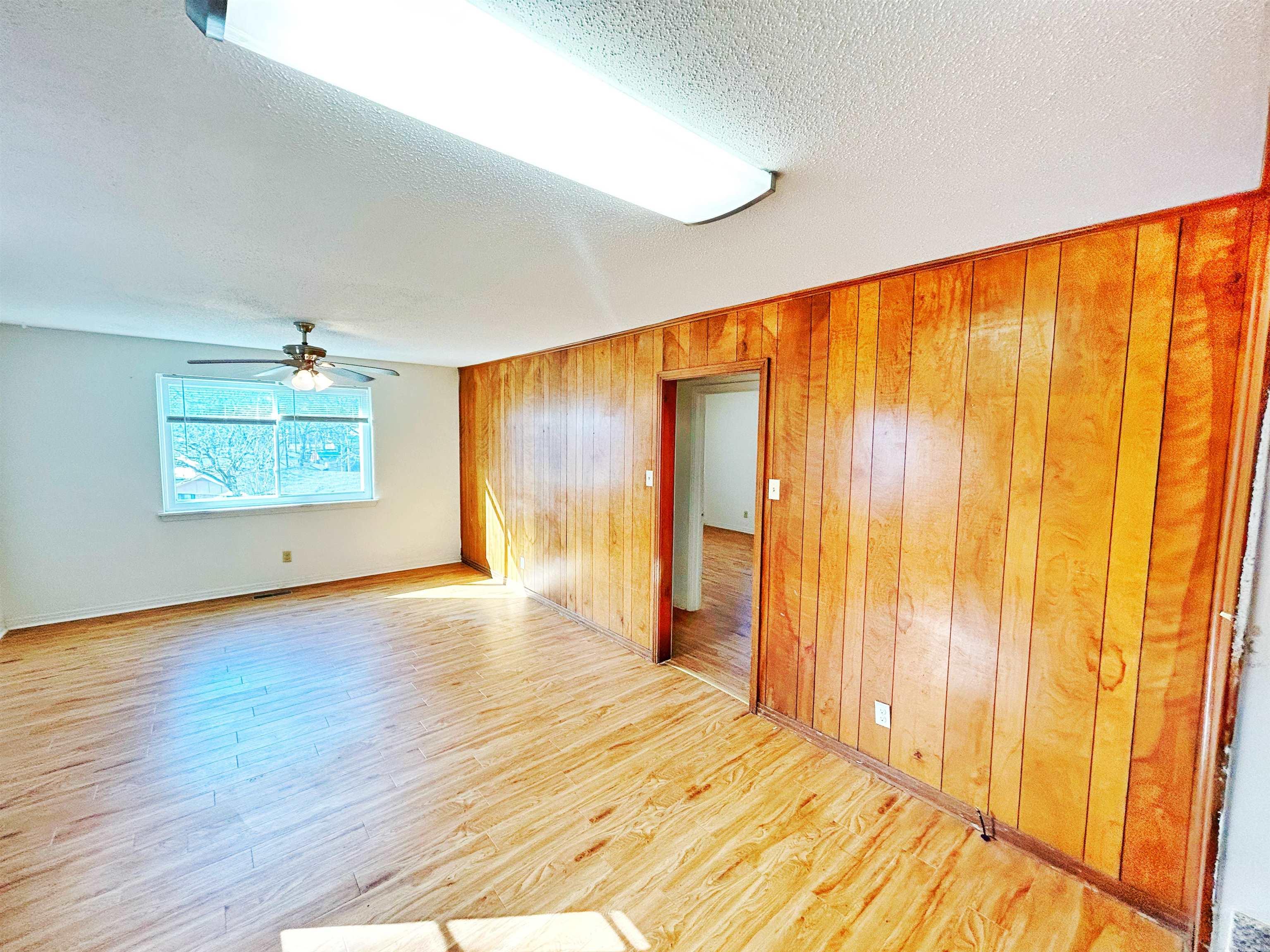 5601 Ridgewood Ln