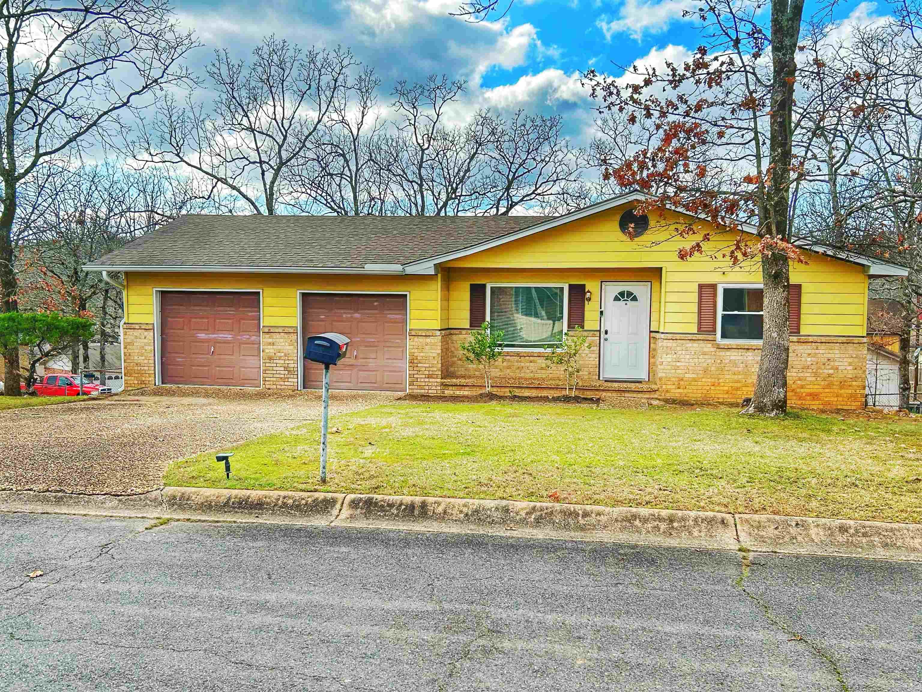 5601 Ridgewood Ln