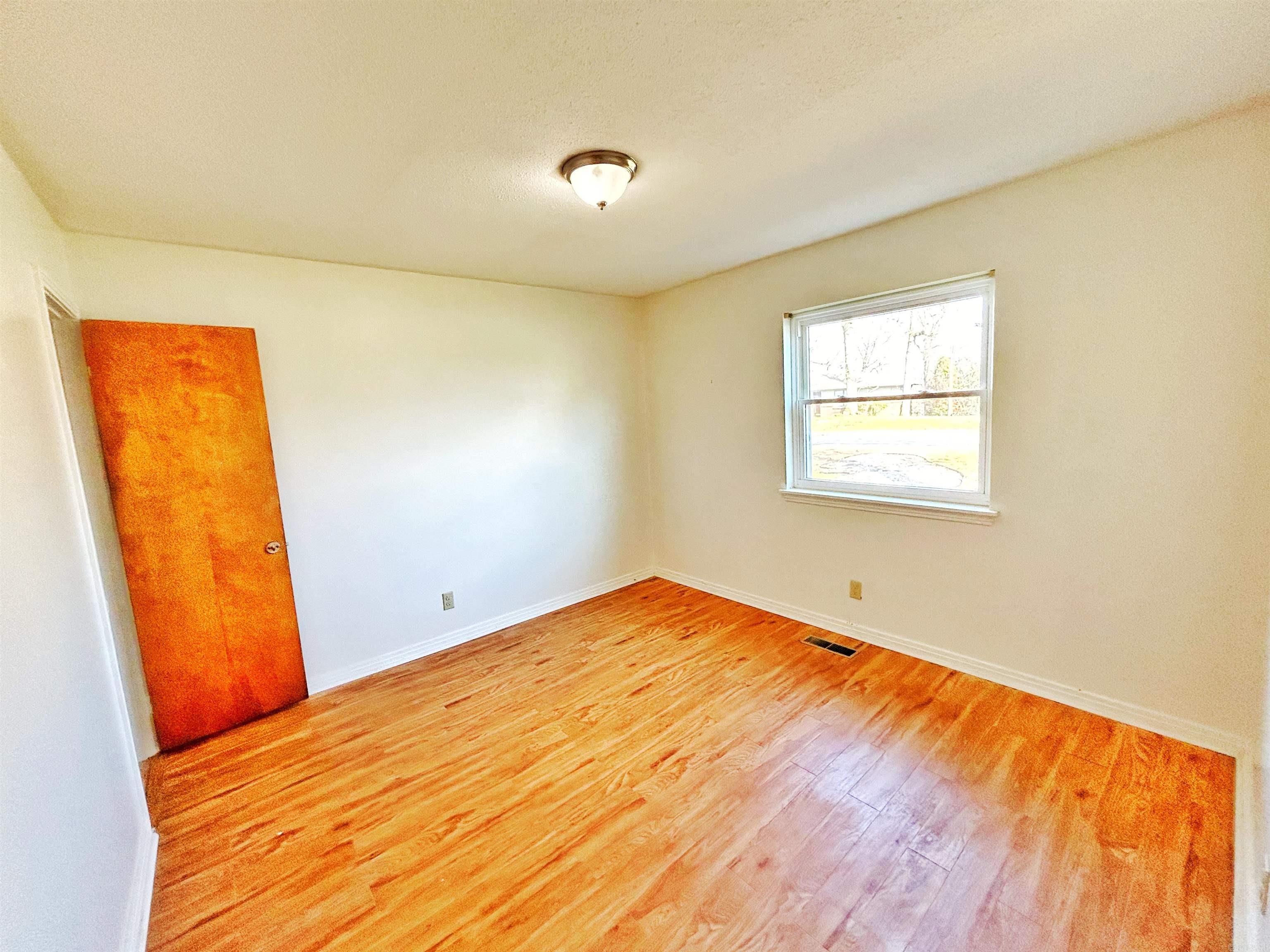 5601 Ridgewood Ln