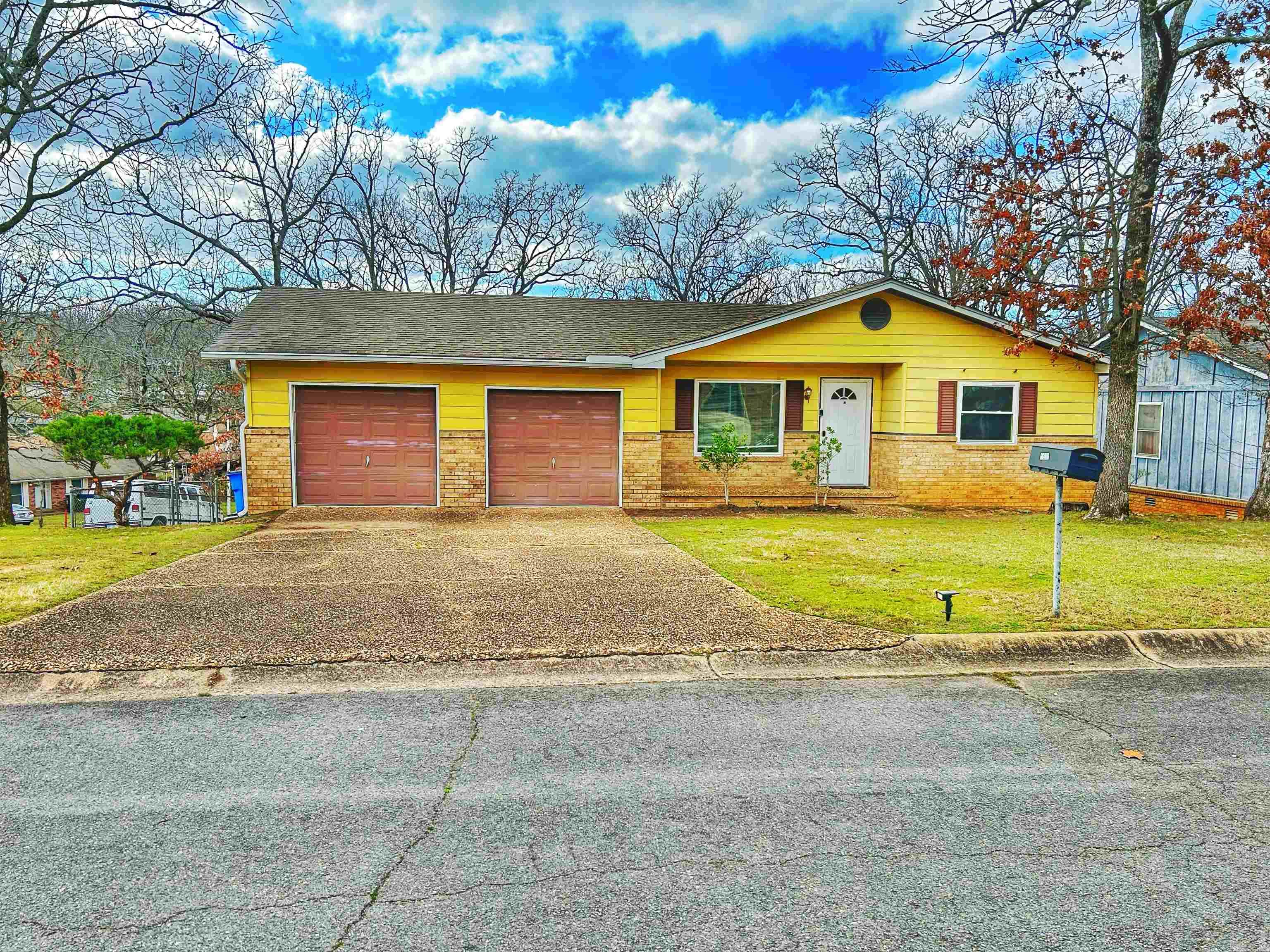 5601 Ridgewood Ln