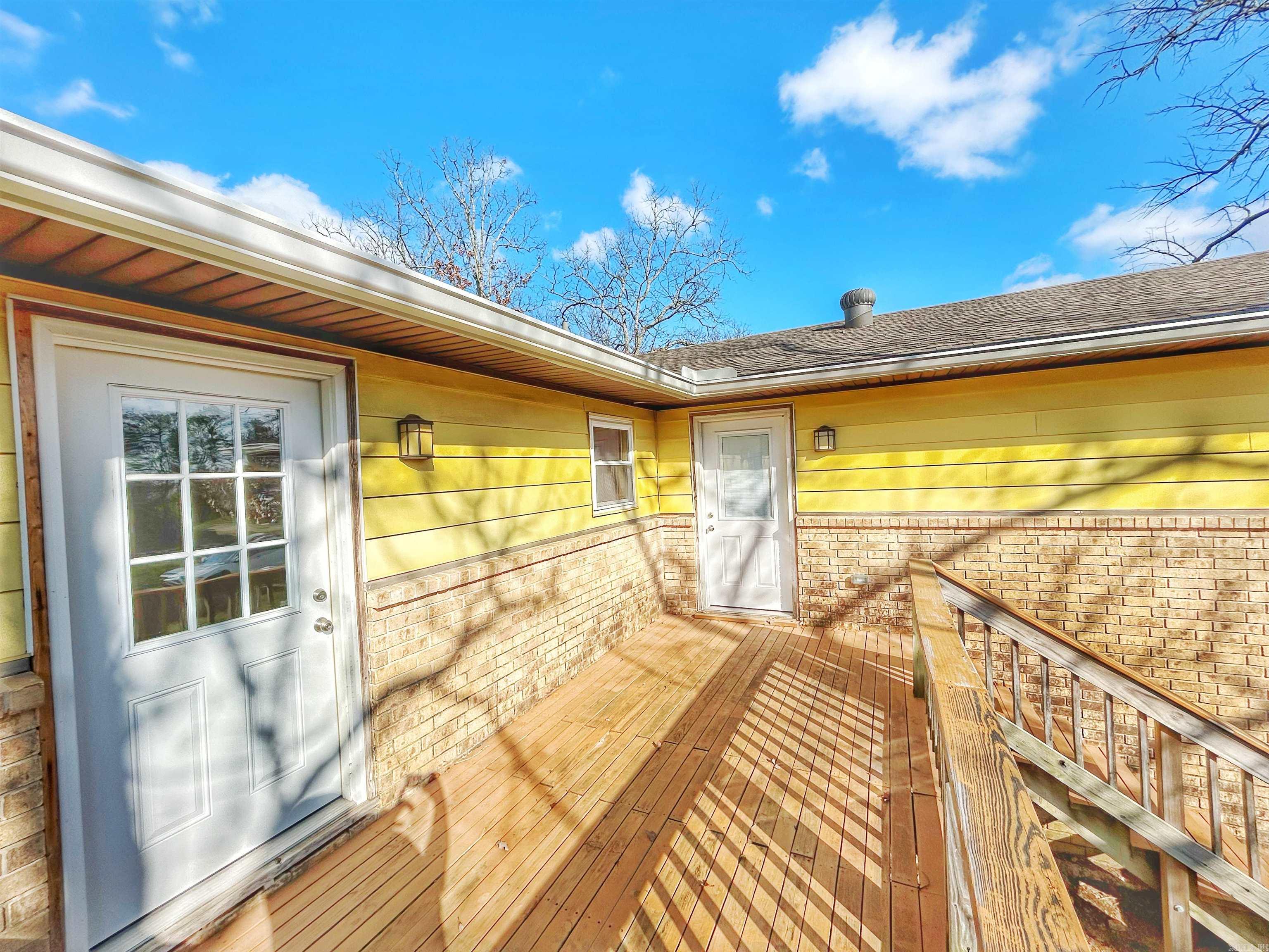 5601 Ridgewood Ln