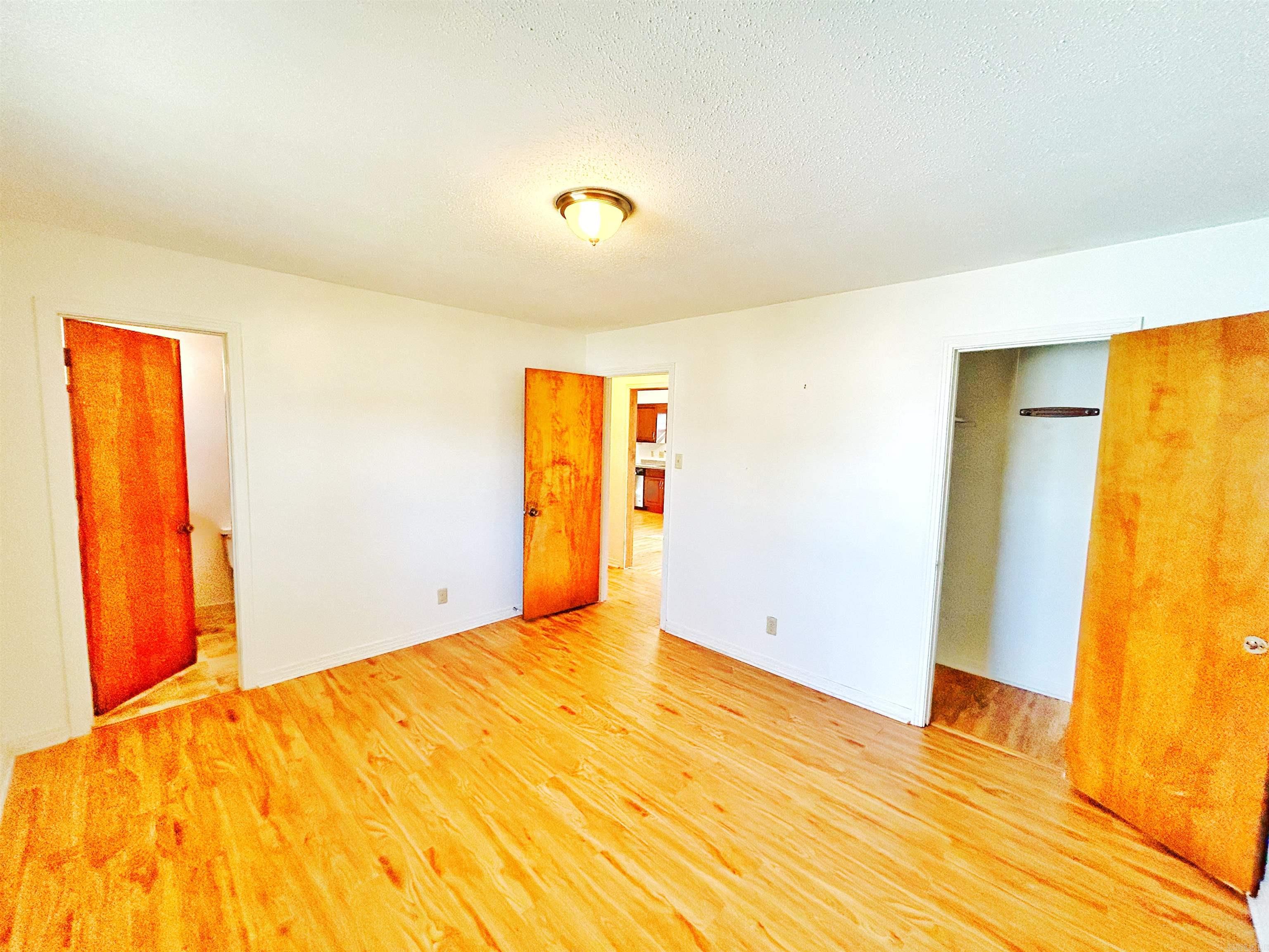 5601 Ridgewood Ln