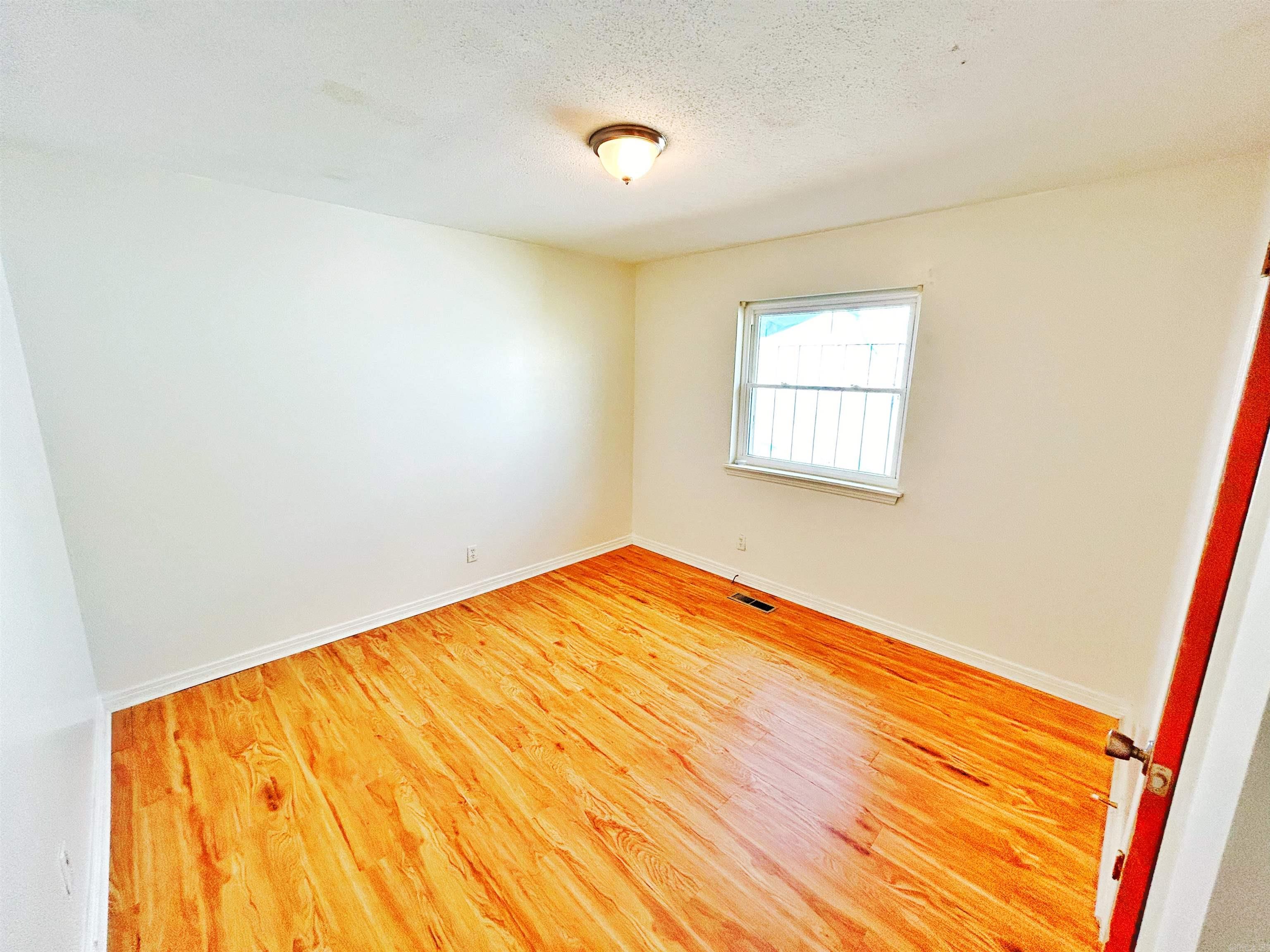 5601 Ridgewood Ln