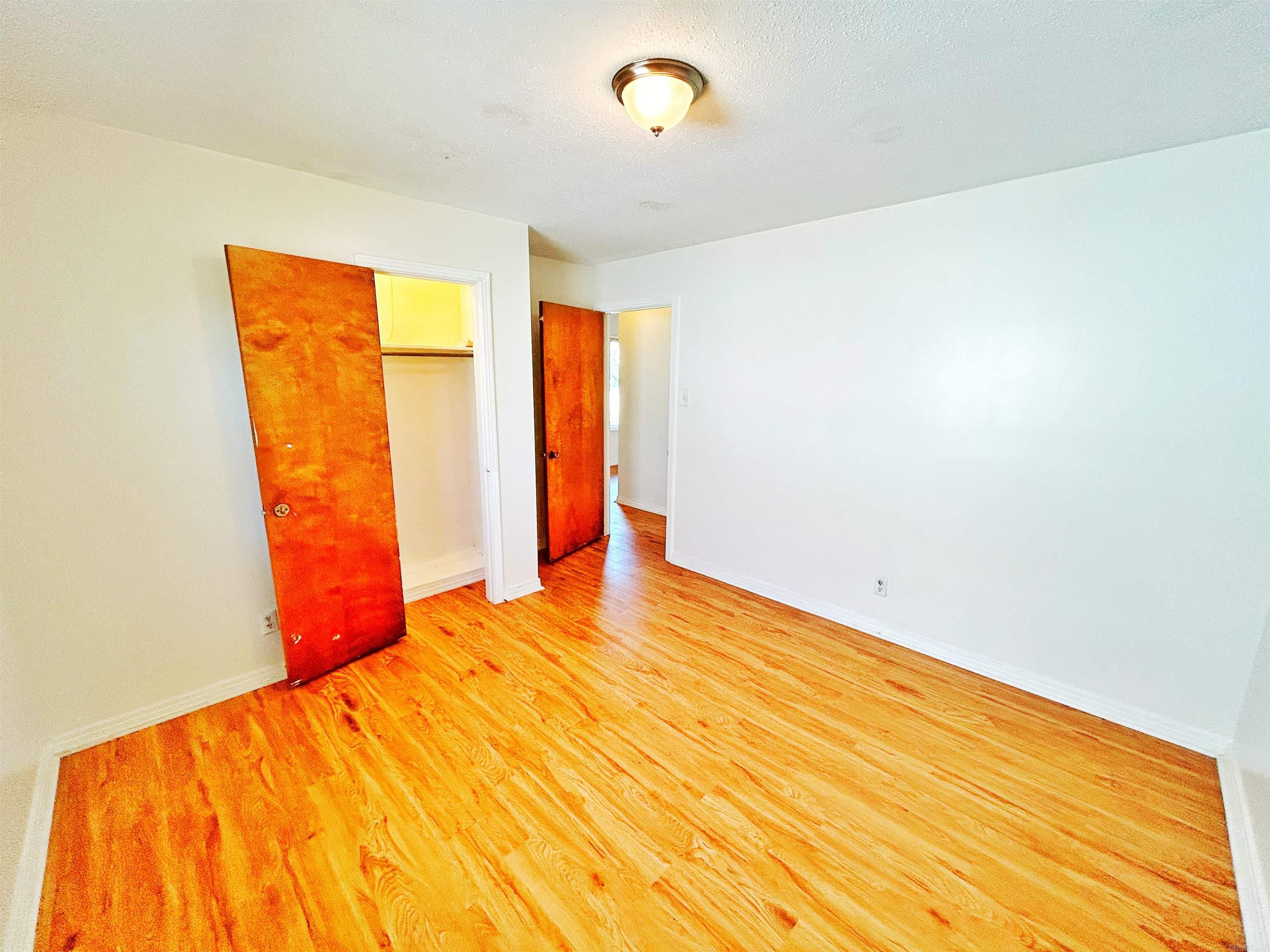 5601 Ridgewood Ln