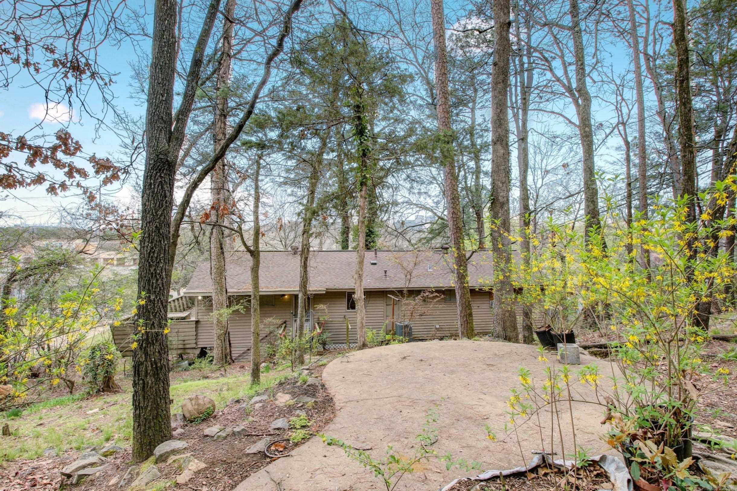 6 Westbrook Cove