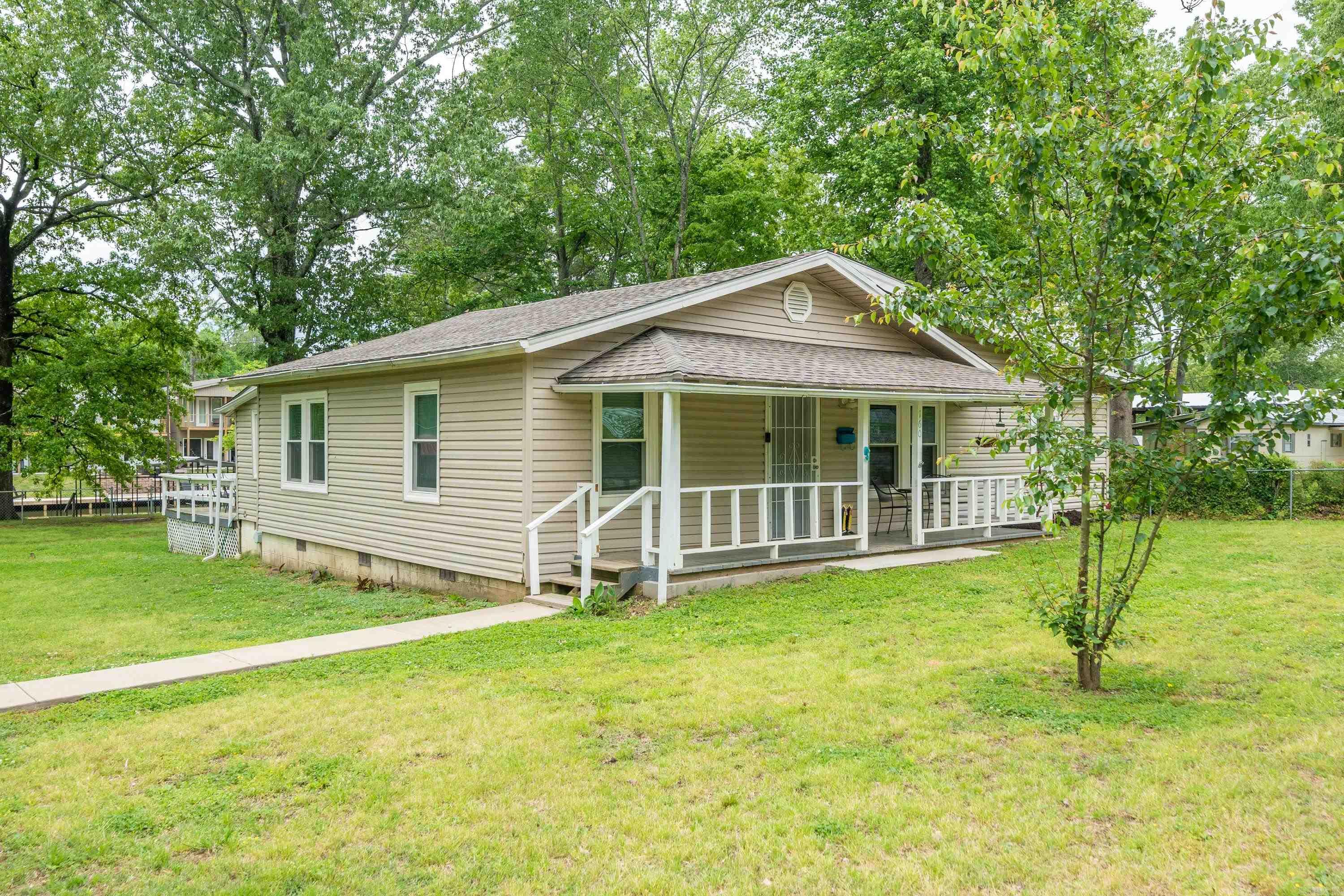 160 Lakeaire Terrace